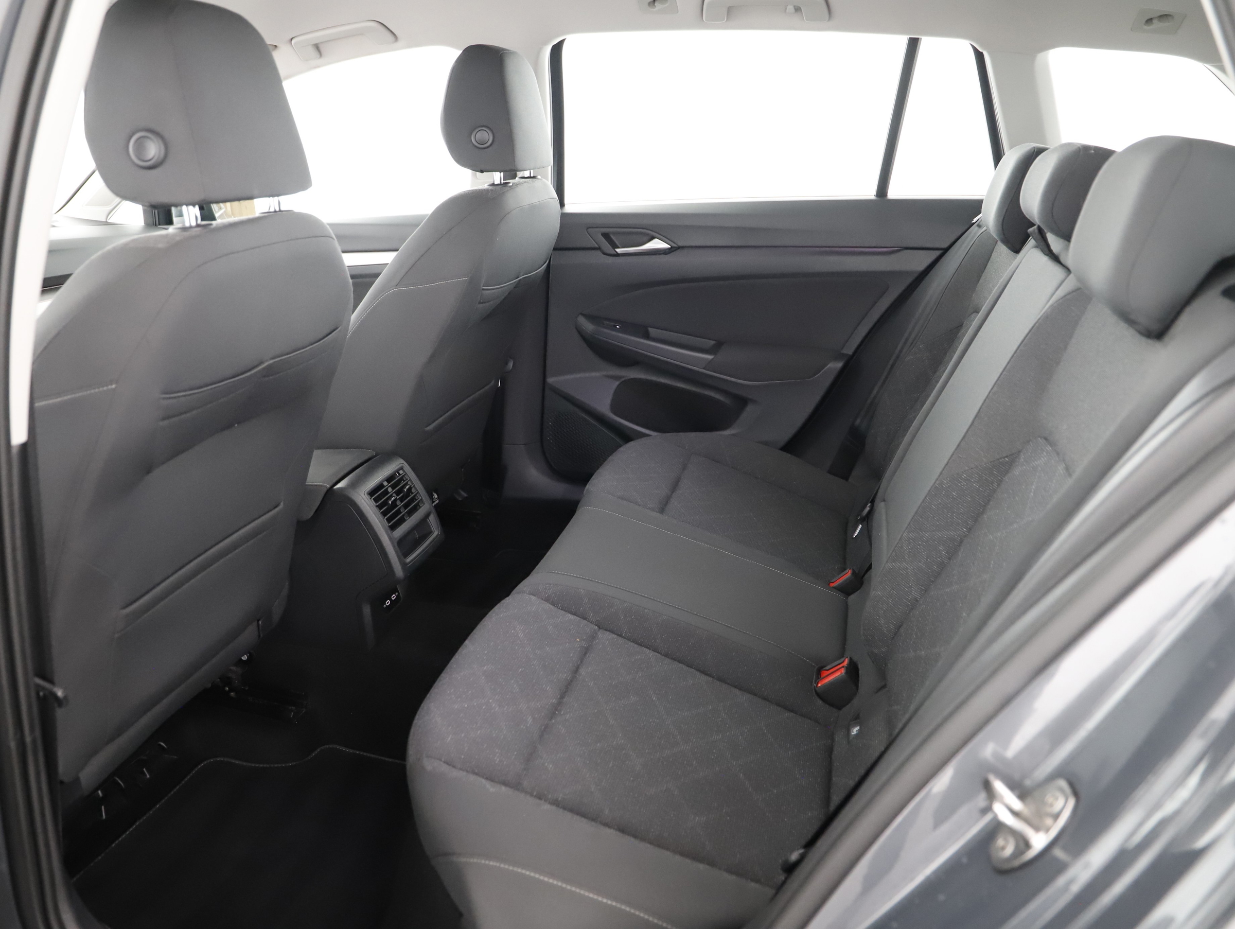 VW Golf VIII Variant 2.0 TDI Life | Bild 25 von 29