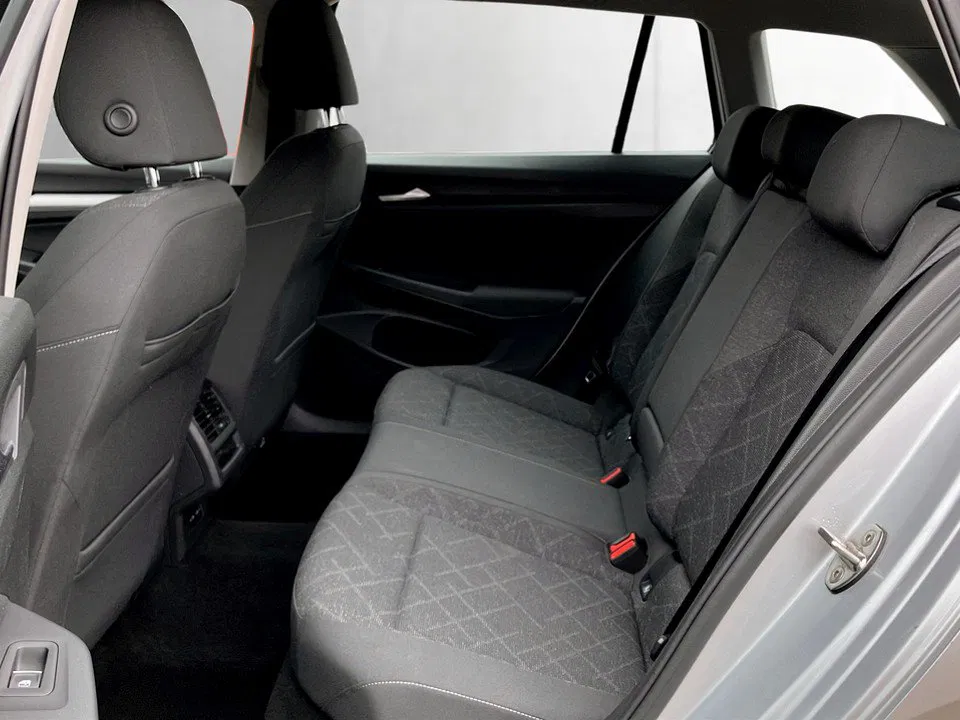 VW Golf VIII Var. 2.0 TDI Life DSG | Bild 24 von 25