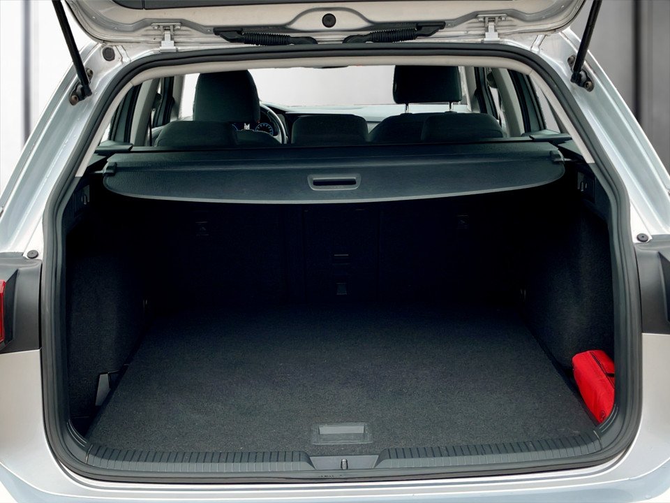 VW Golf VIII Var. 2.0 TDI Life DSG | Bild 25 von 25