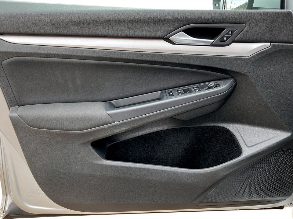 VW Golf VIII Var. 2.0 TDI Life DSG | Bild 8 von 25