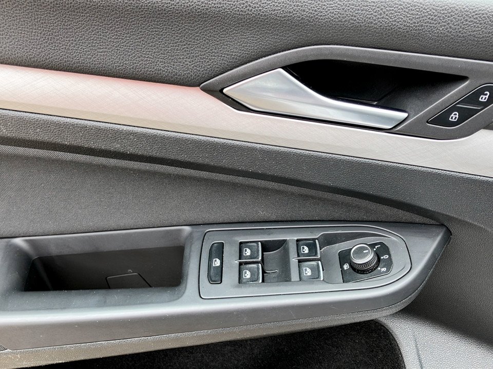 VW Golf VIII Var. 2.0 TDI Life DSG | Bild 9 von 25