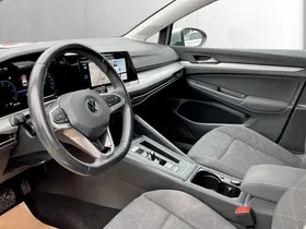 VW Golf VIII Var. 2.0 TDI Life DSG | Thumbnail 12 von 25