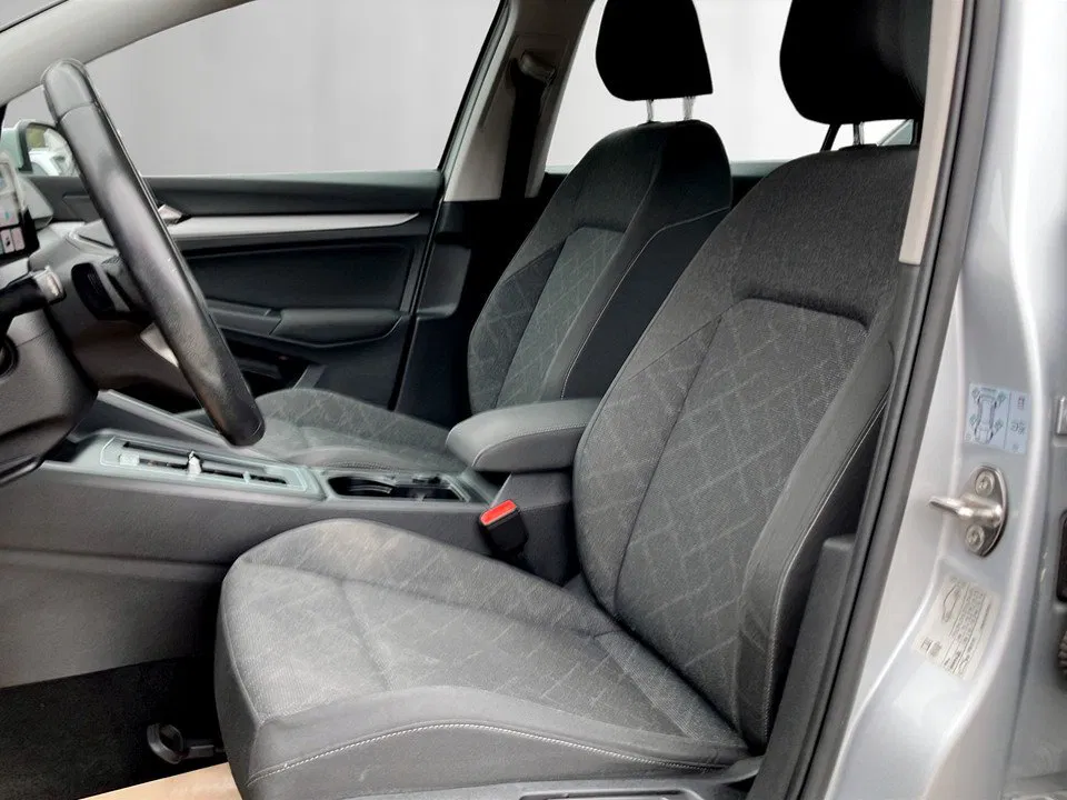VW Golf VIII Var. 2.0 TDI Life DSG | Bild 11 von 25