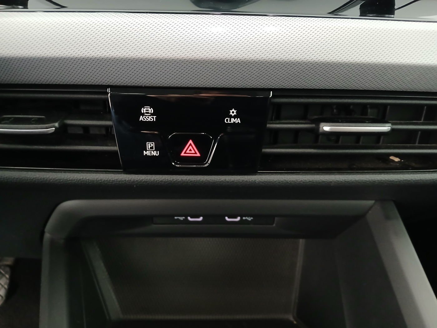 VW Golf VIII Variant 1.0 TSI | Bild 13 von 19