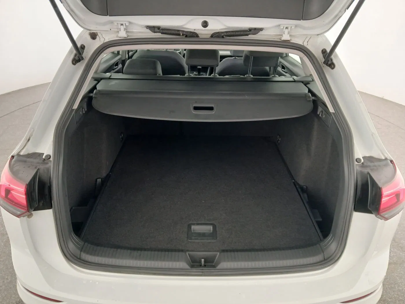 VW Golf VIII Variant 1.0 TSI | Bild 6 von 19