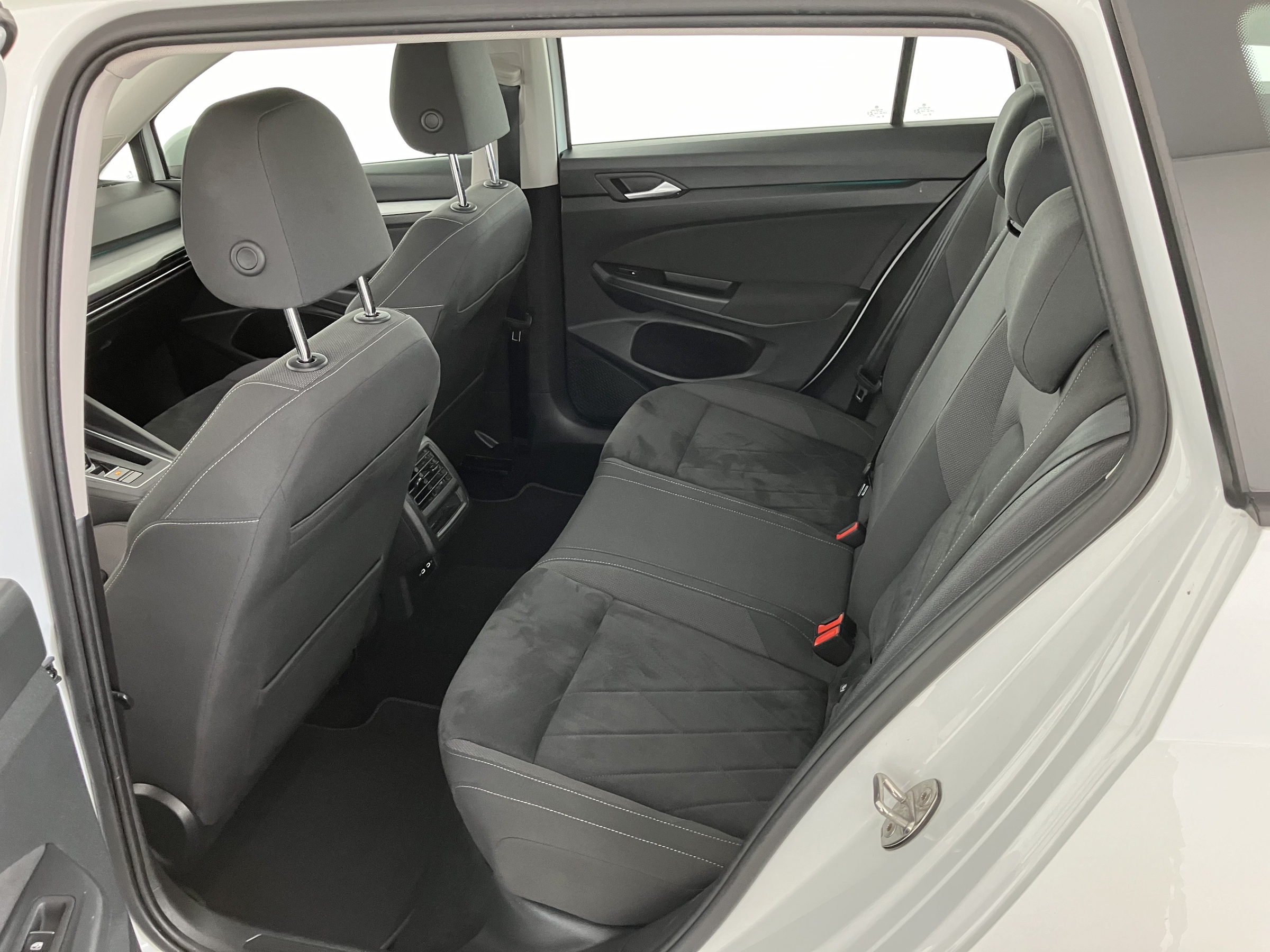 VW Golf VIII Variant 2.0 TDI Life | Bild 16 von 31