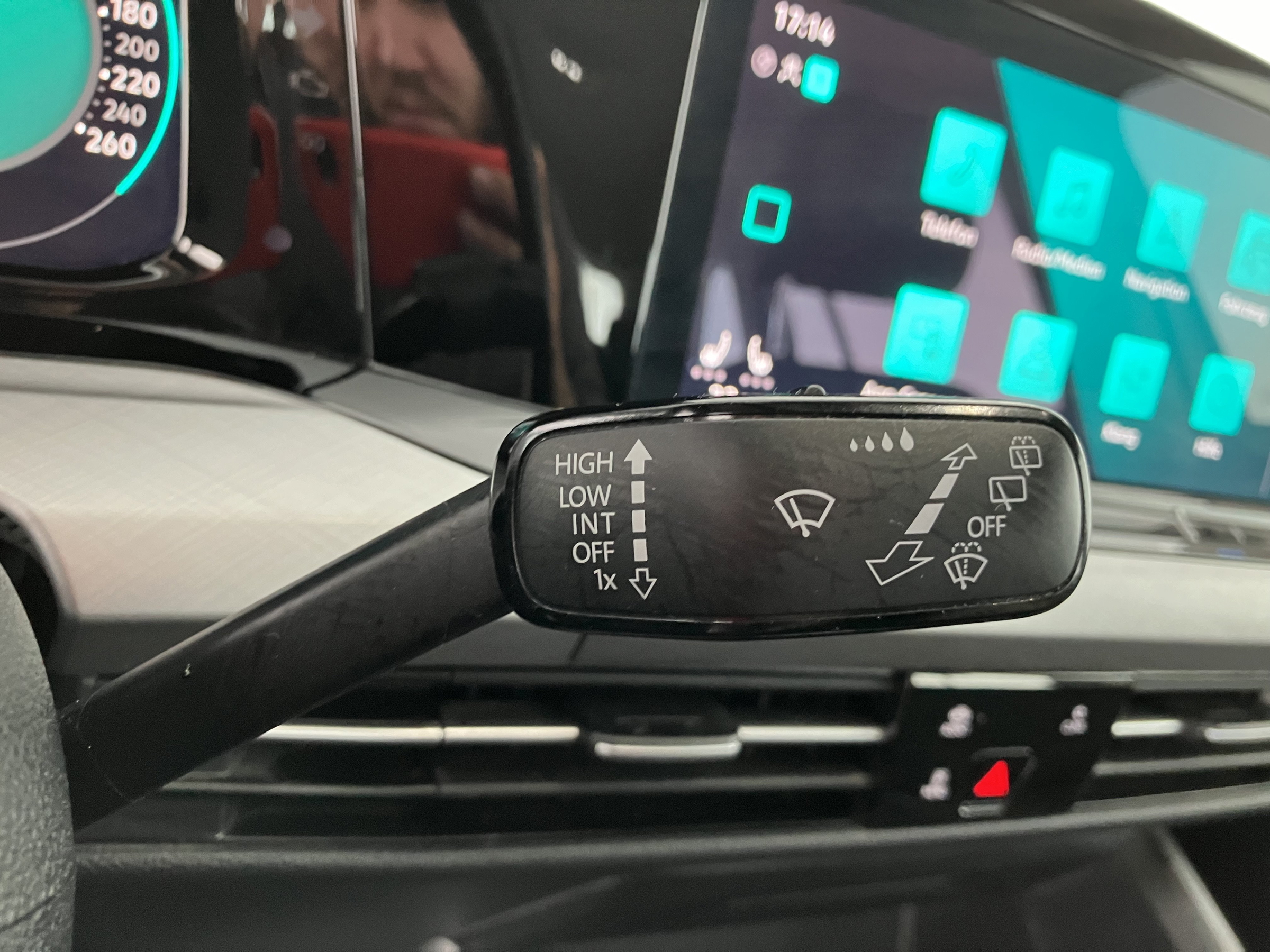 VW Golf VIII Variant 2.0 TDI Life | Bild 24 von 31