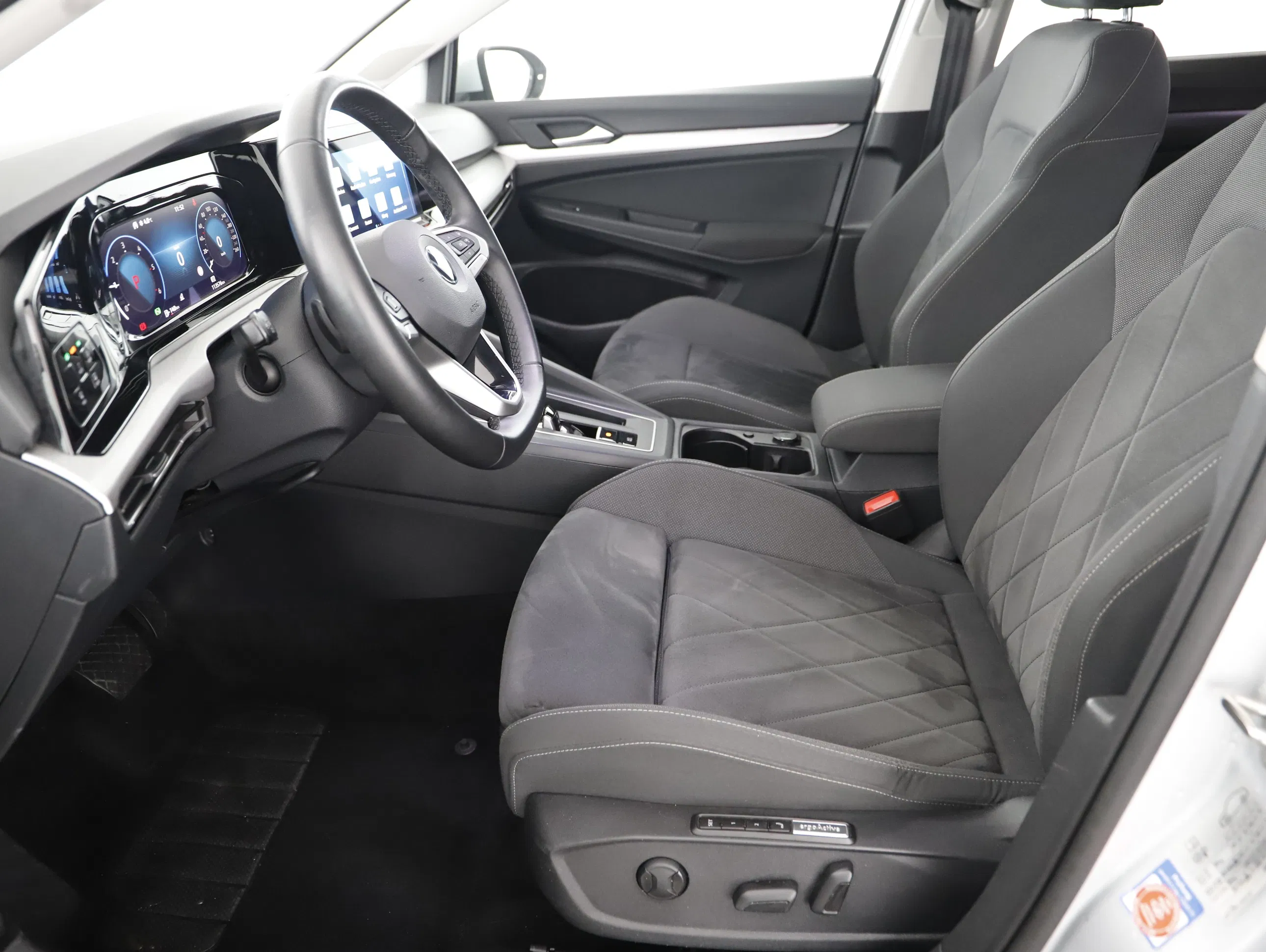 VW Golf VIII Var. 2.0TDI Life DSG | Bild 1 von 21
