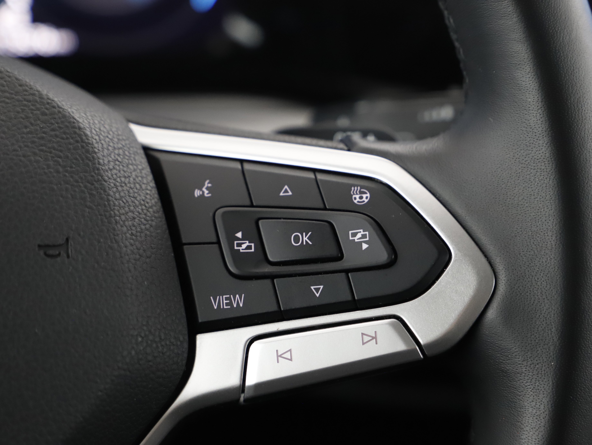 VW Golf VIII Var. 2.0TDI Life DSG | Bild 12 von 21