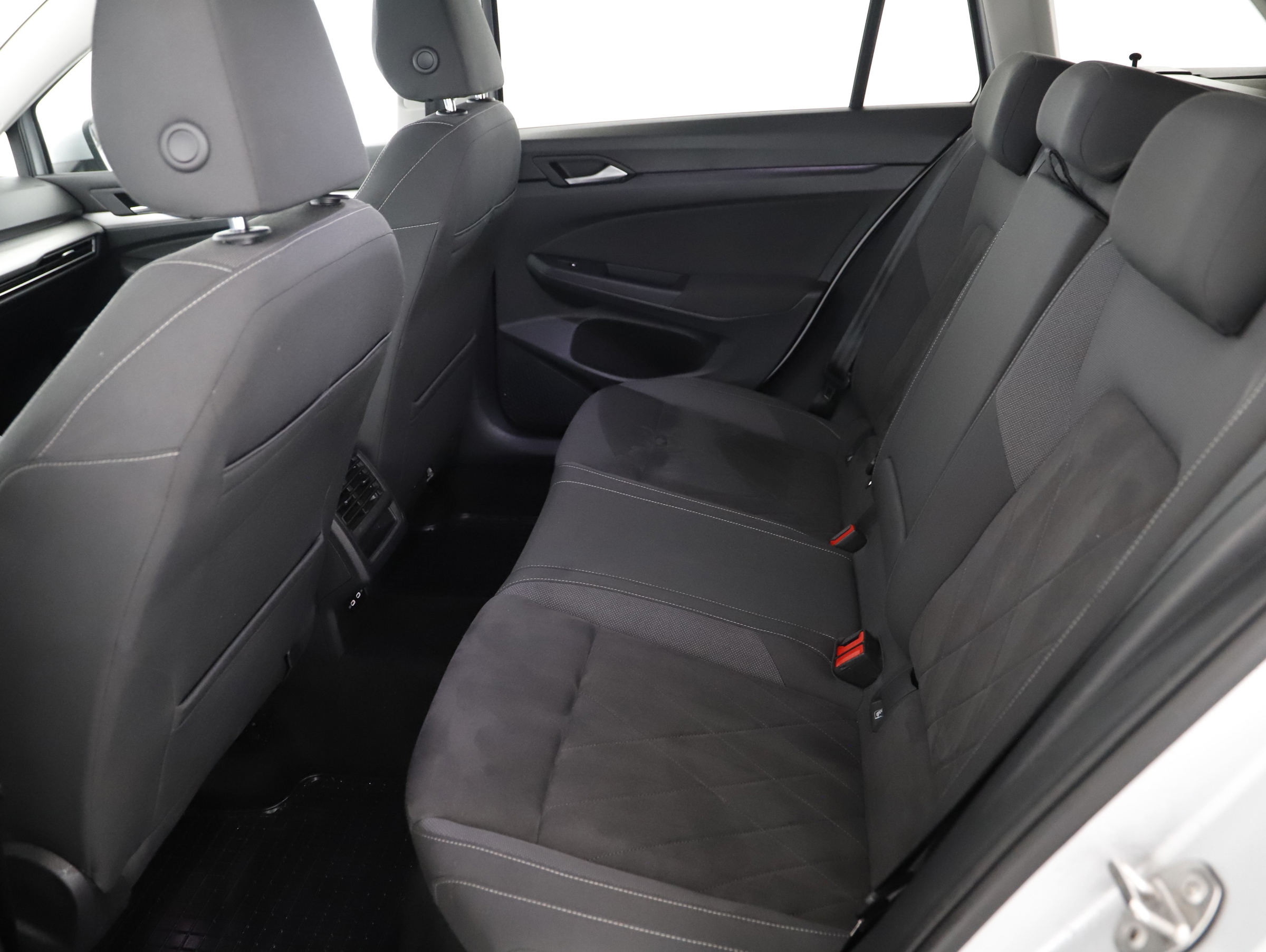 VW Golf VIII Var. 2.0TDI Life DSG | Bild 2 von 21