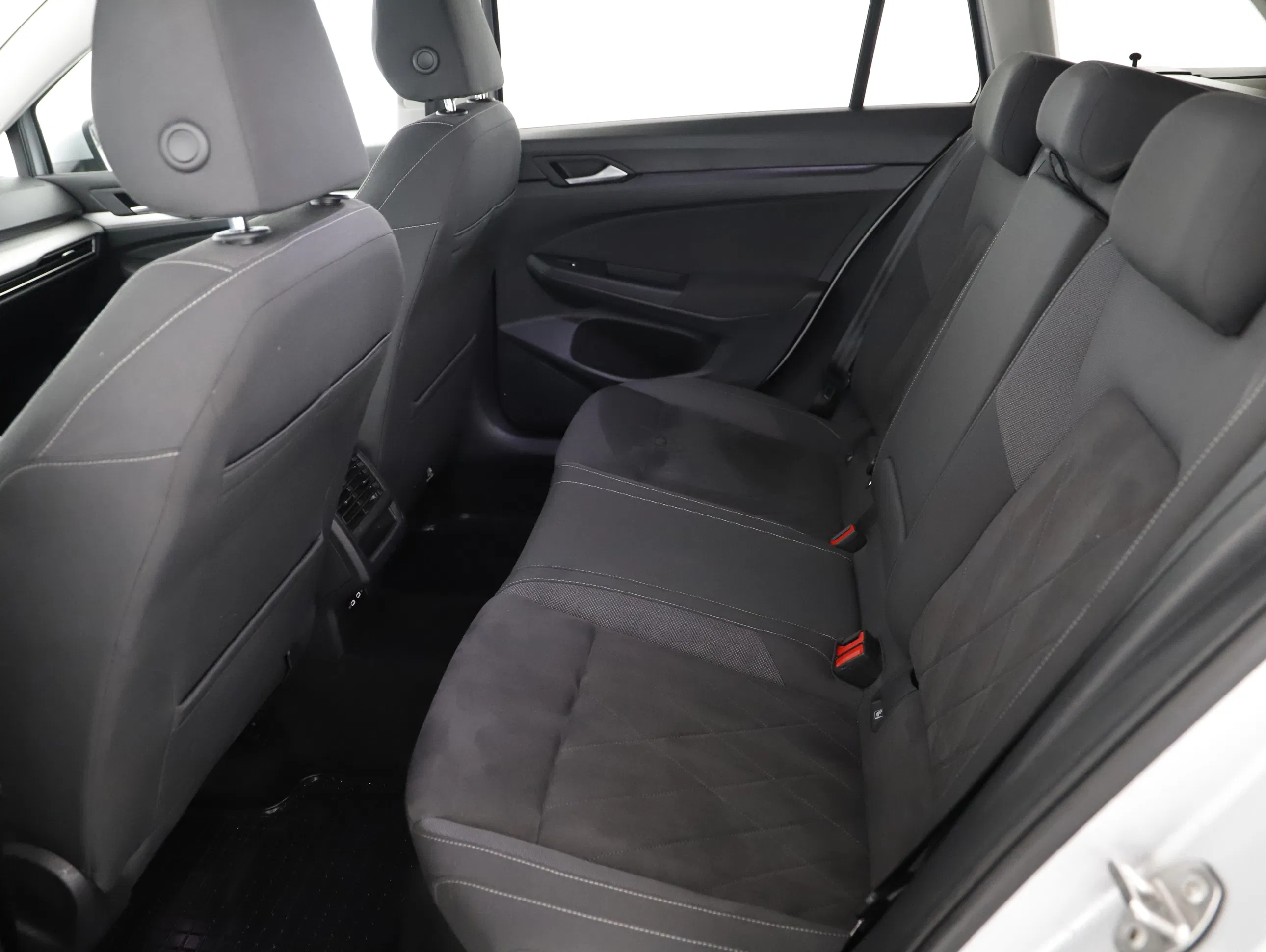 VW Golf VIII Var. 2.0TDI Life DSG | Bild 2 von 21