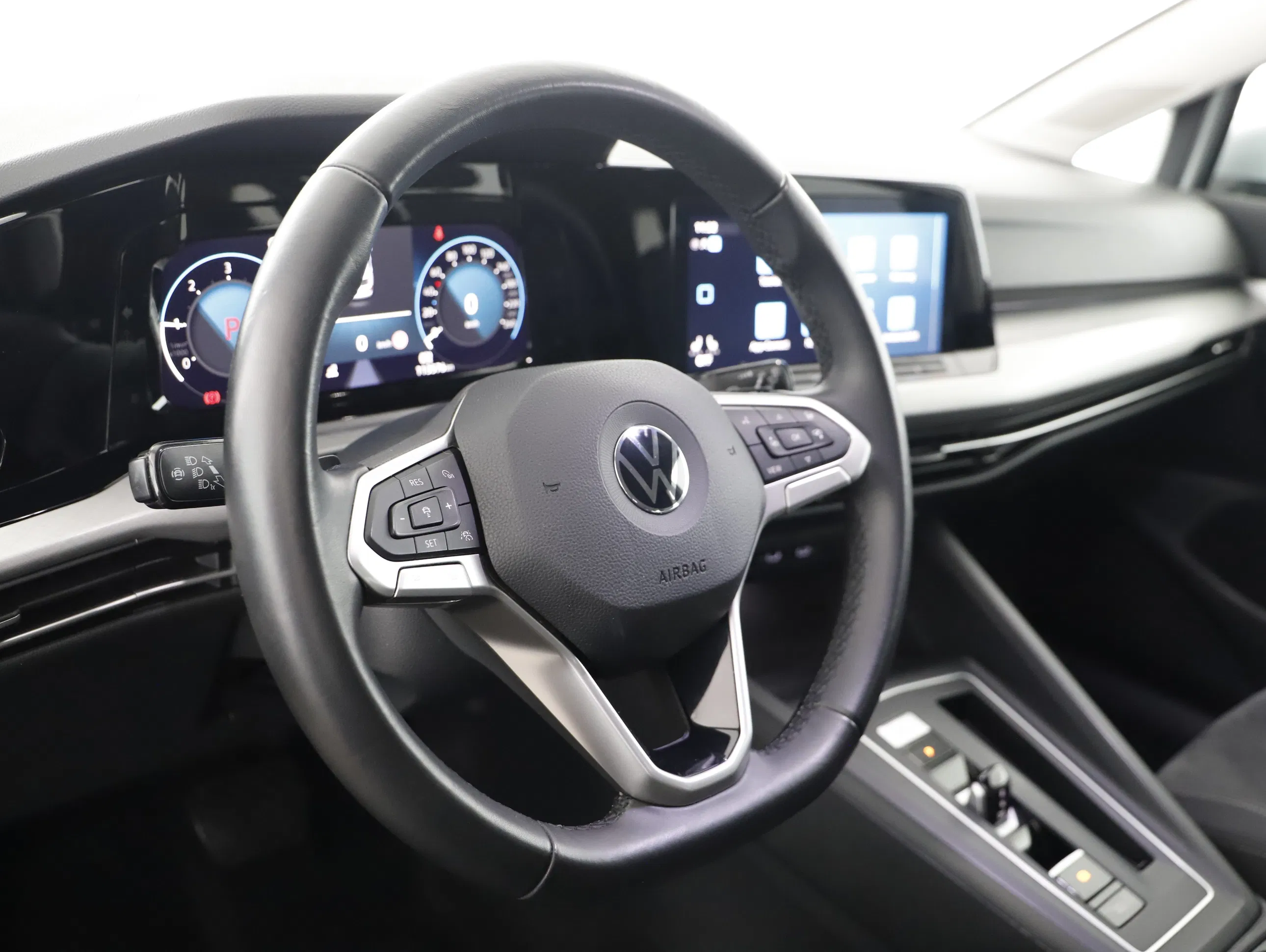 VW Golf VIII Var. 2.0TDI Life DSG | Bild 4 von 21