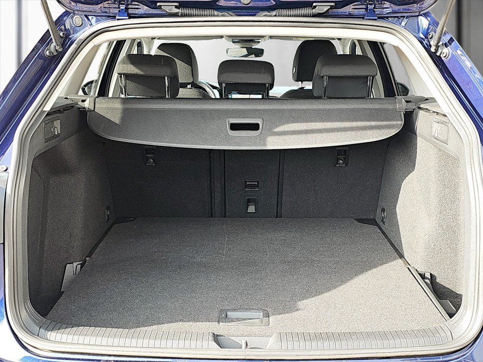 VW Golf VIII Variant 2.0 TDI Life | Bild 21 von 21