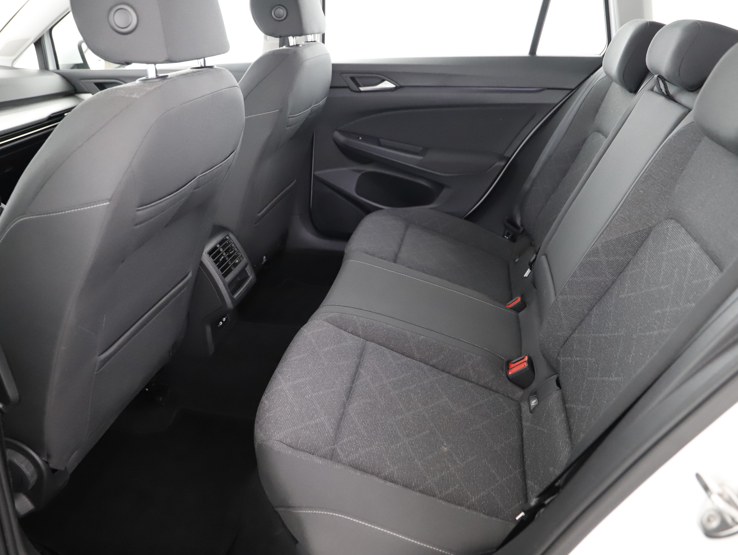 VW Golf VIII Variant 1.0 TSI Life | Bild 14 von 26