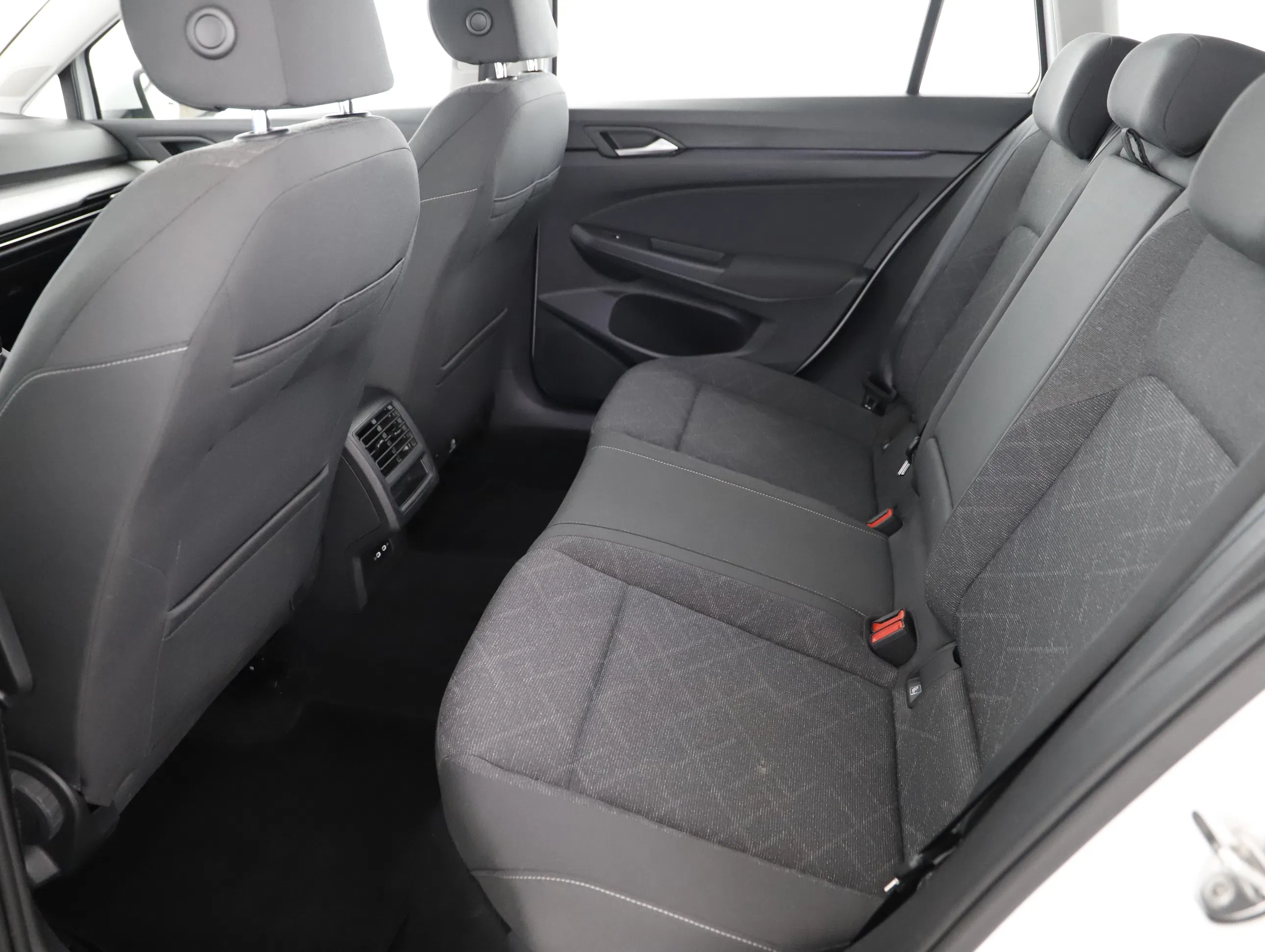 VW Golf VIII Variant 1.0 TSI Life | Bild 14 von 26