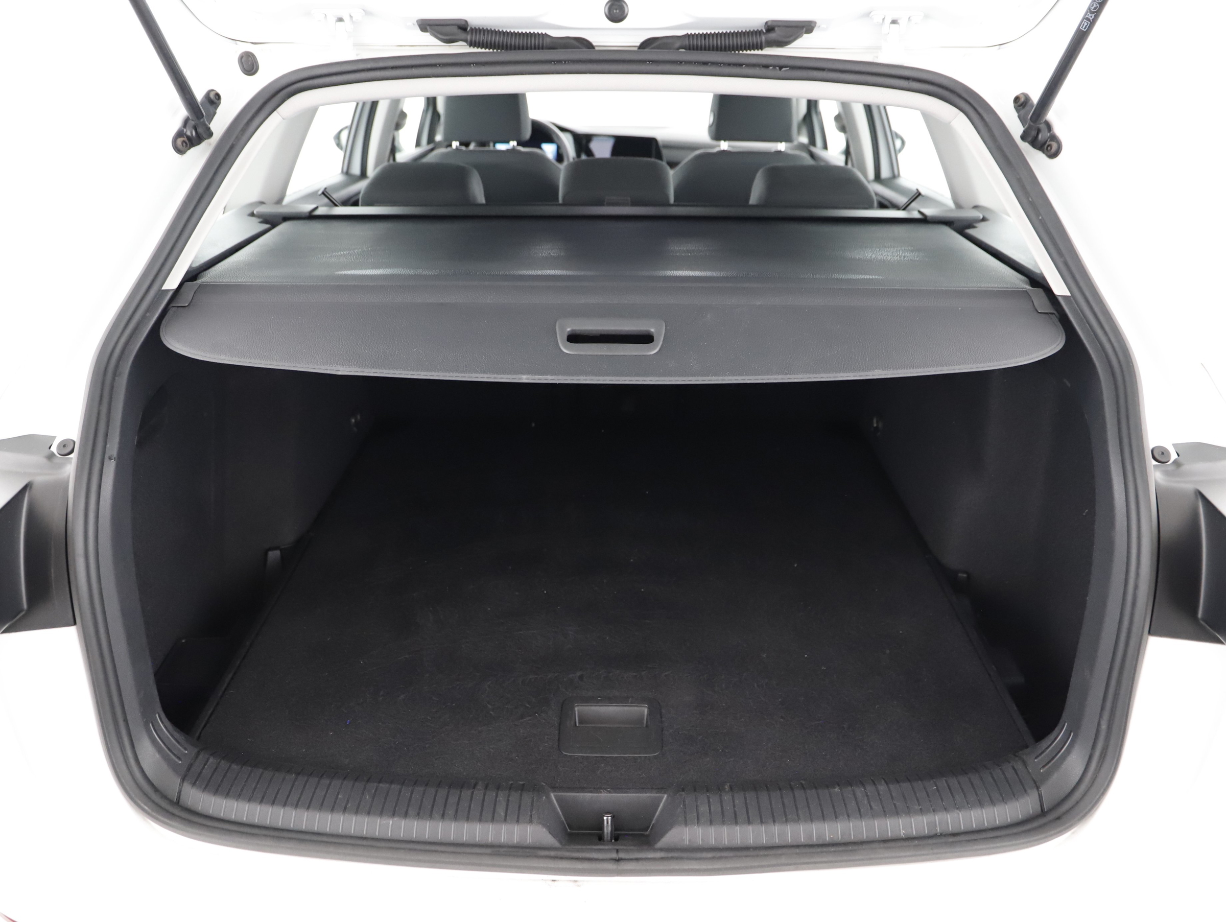 VW Golf VIII Variant 1.0 TSI Life | Bild 15 von 26