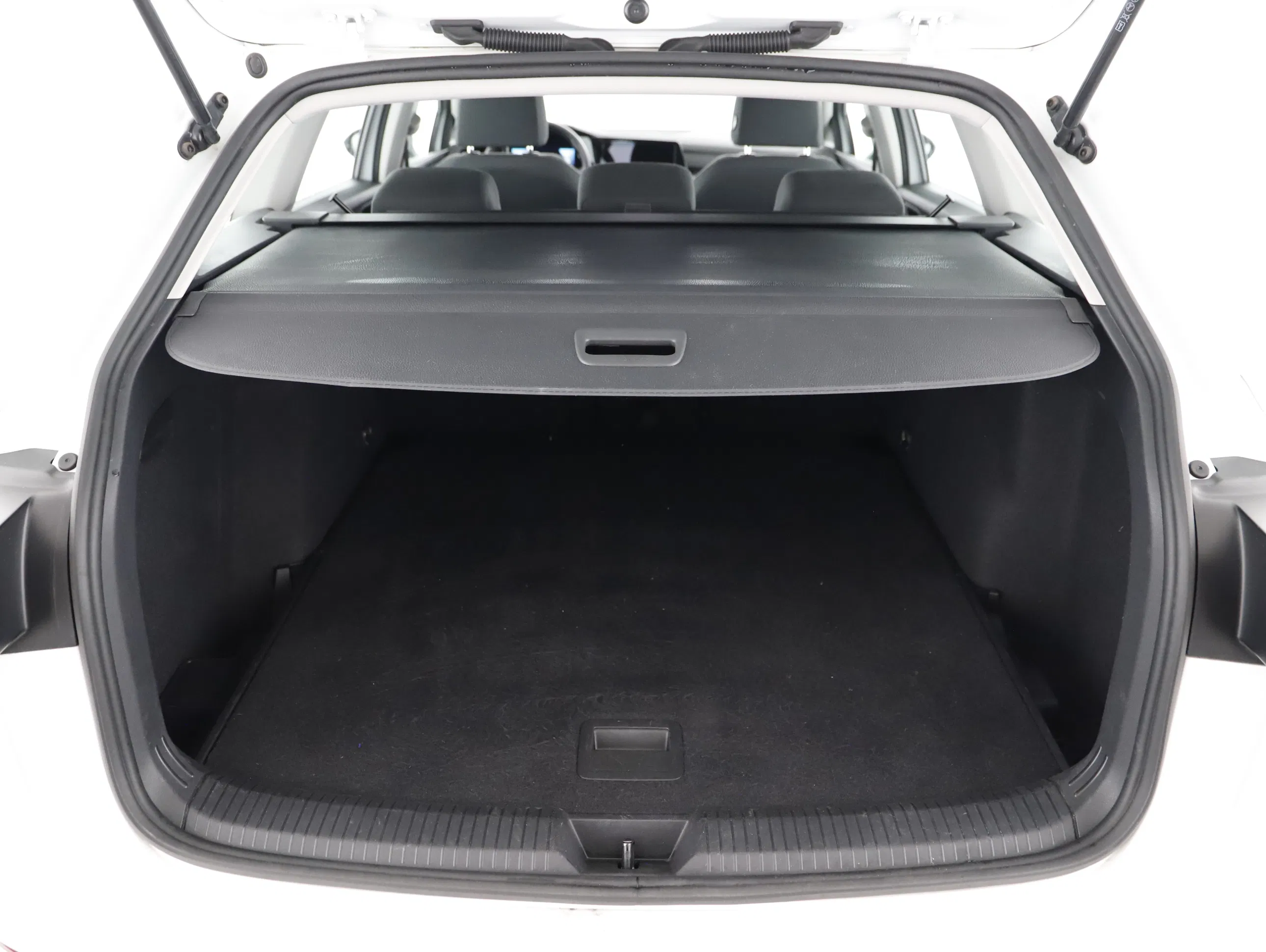 VW Golf VIII Variant 1.0 TSI Life | Bild 15 von 26