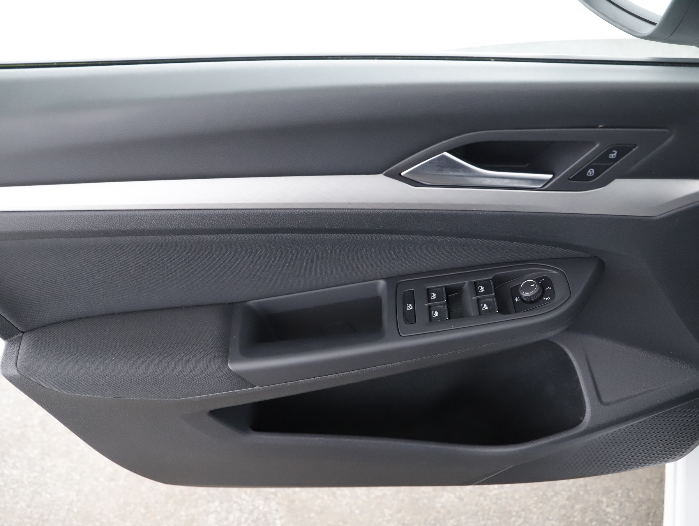 VW Golf VIII Variant 1.0 TSI Life | Bild 4 von 26