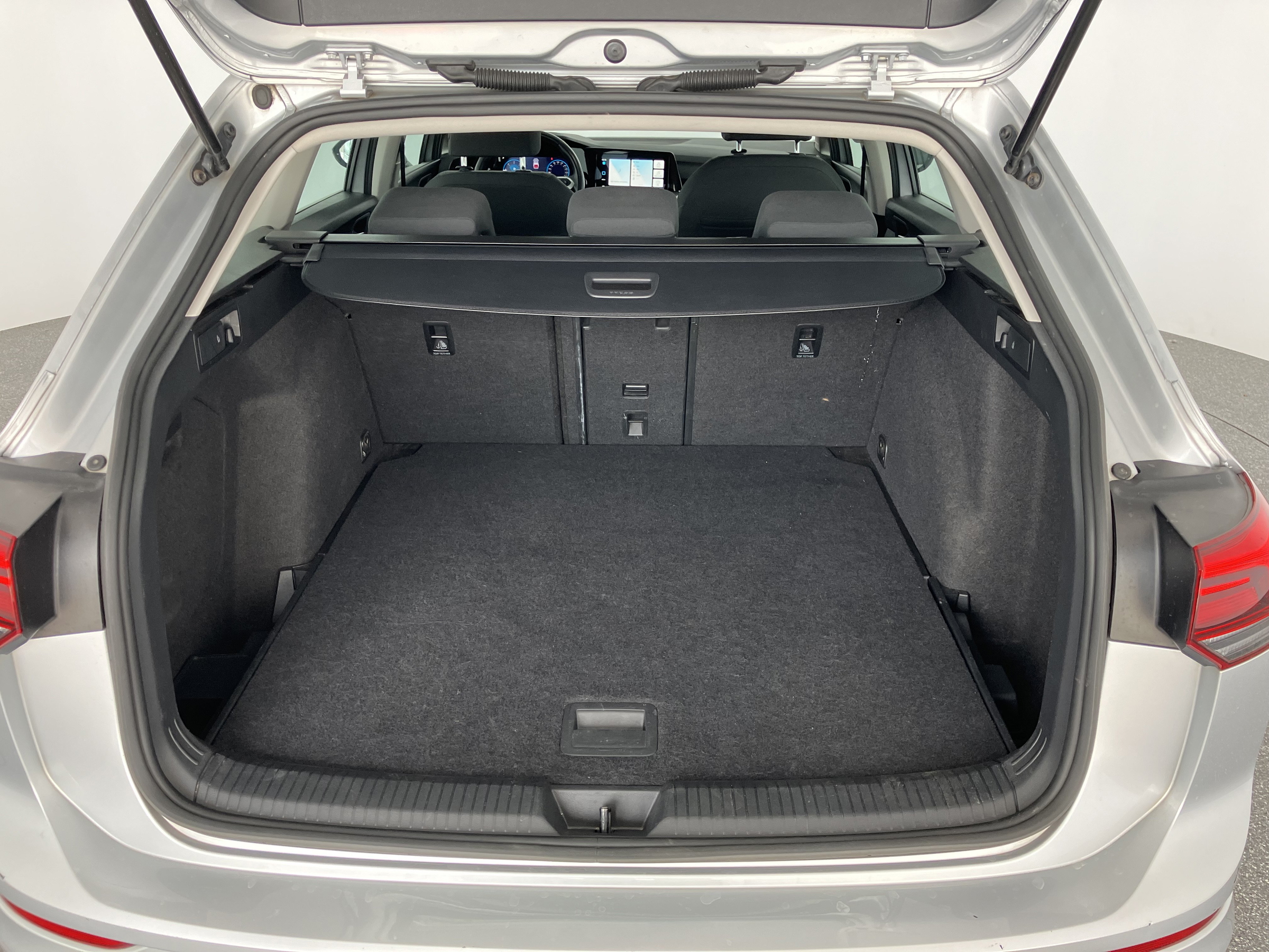 VW Golf VIII Variant 2.0 TDI Life | Bild 16 von 31