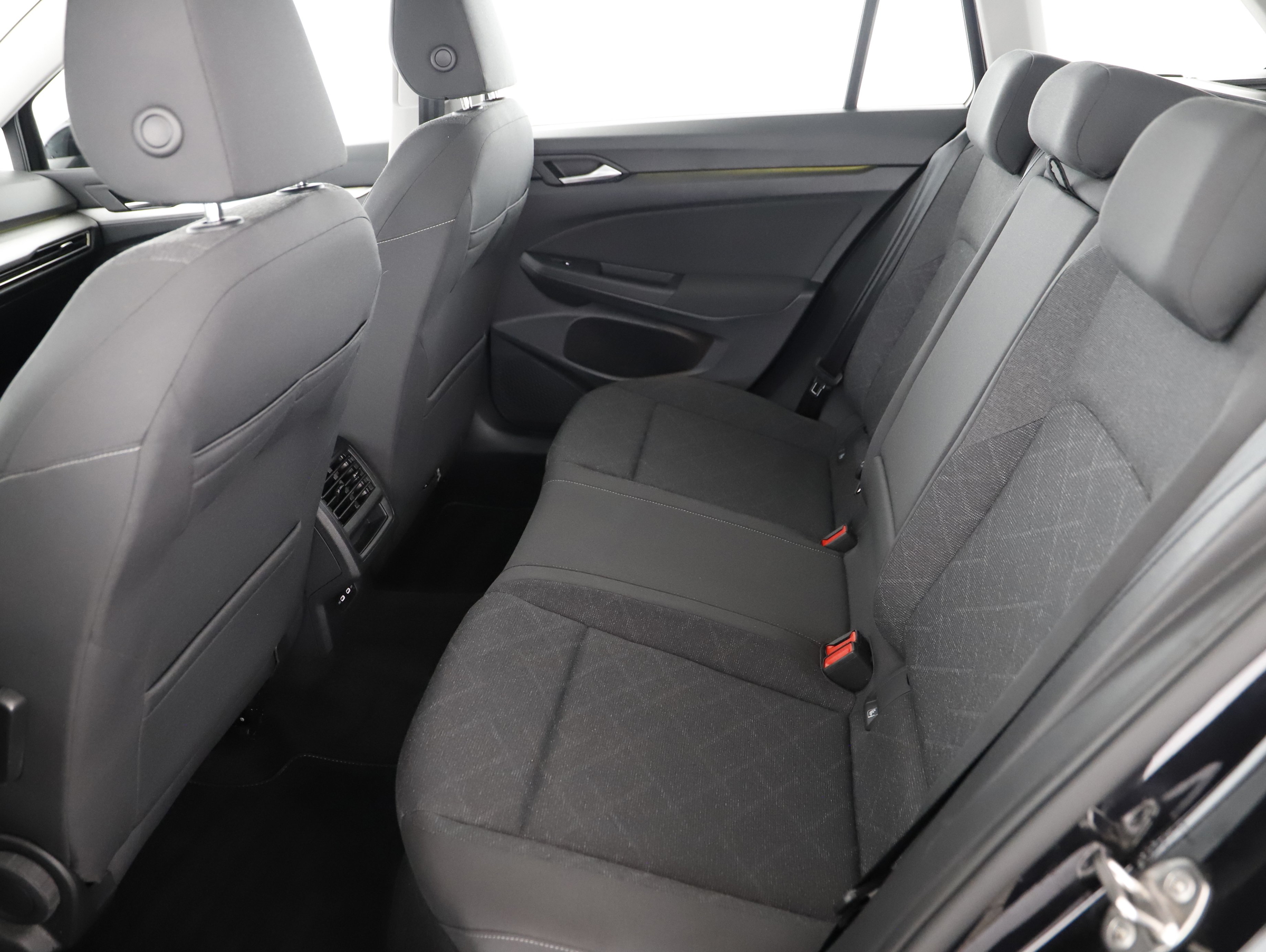 VW Golf VIII Variant 2.0 TDI Life | Bild 23 von 27
