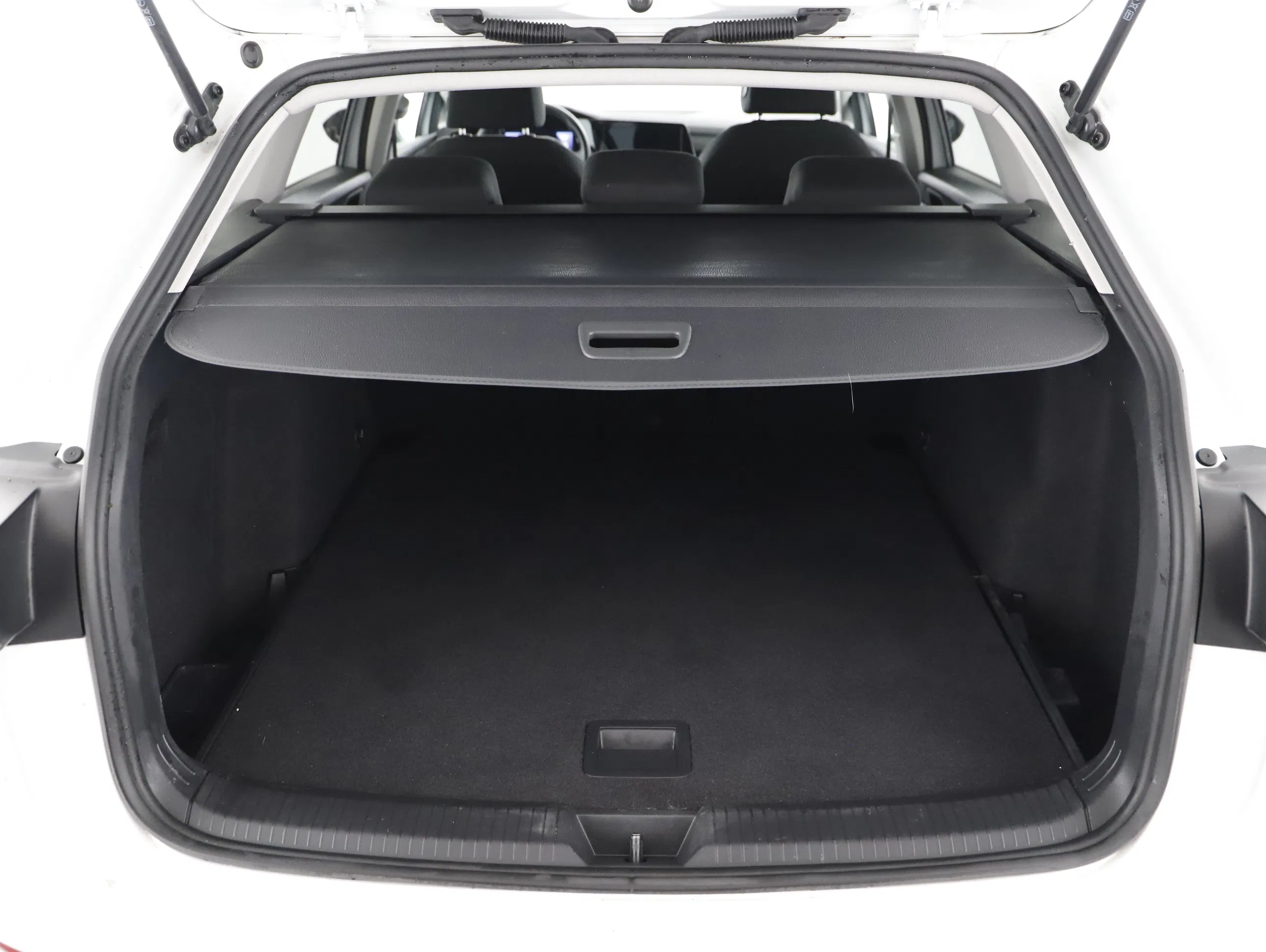 VW Golf VIII Variant 2.0 TDI Life | Bild 16 von 23