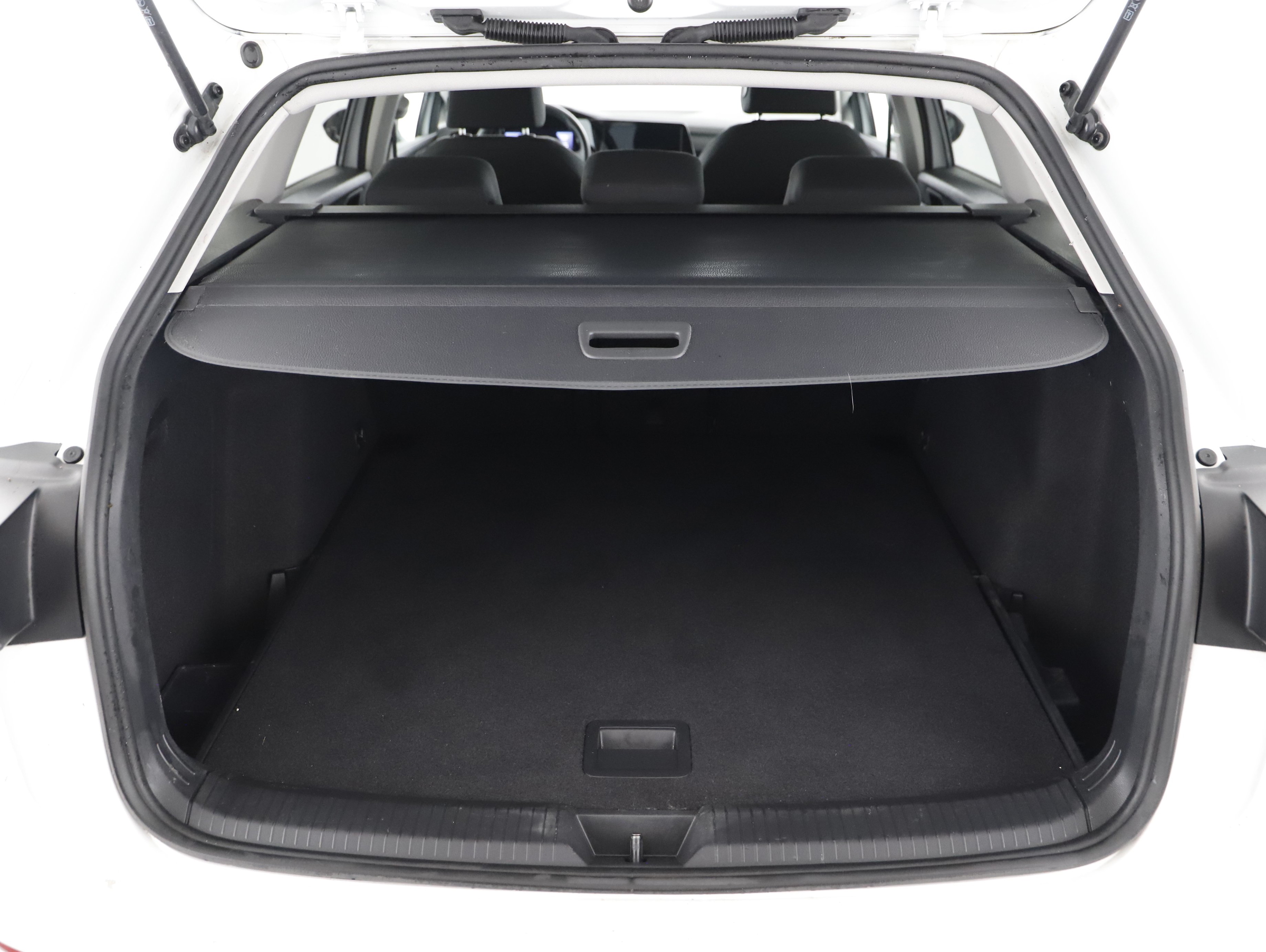 VW Golf VIII Variant 2.0 TDI Life | Bild 25 von 31