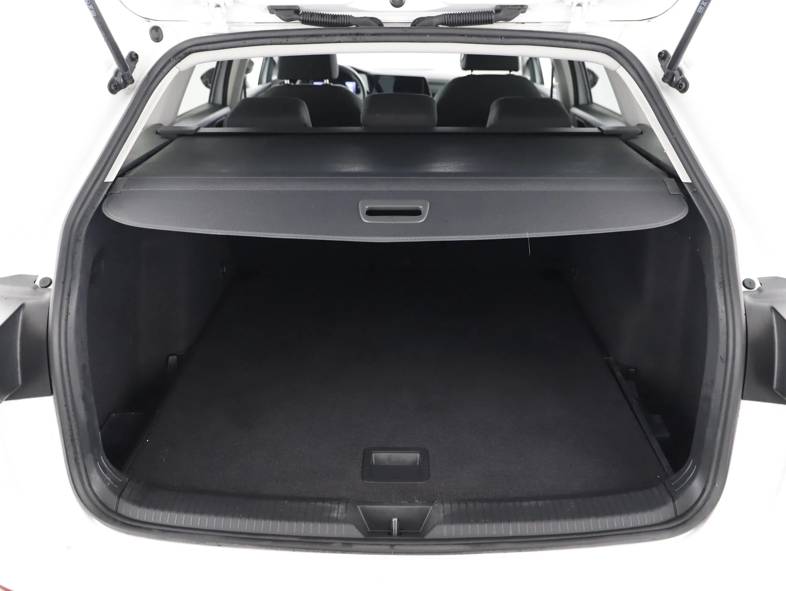 VW Golf VIII Variant 2.0 TDI Life | Bild 25 von 31