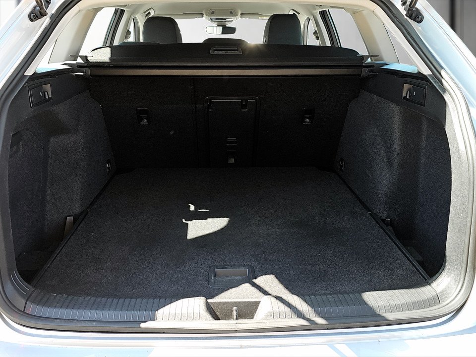 VW Golf VIII Var. 2.0 TDI DSG Life | Bild 20 von 20