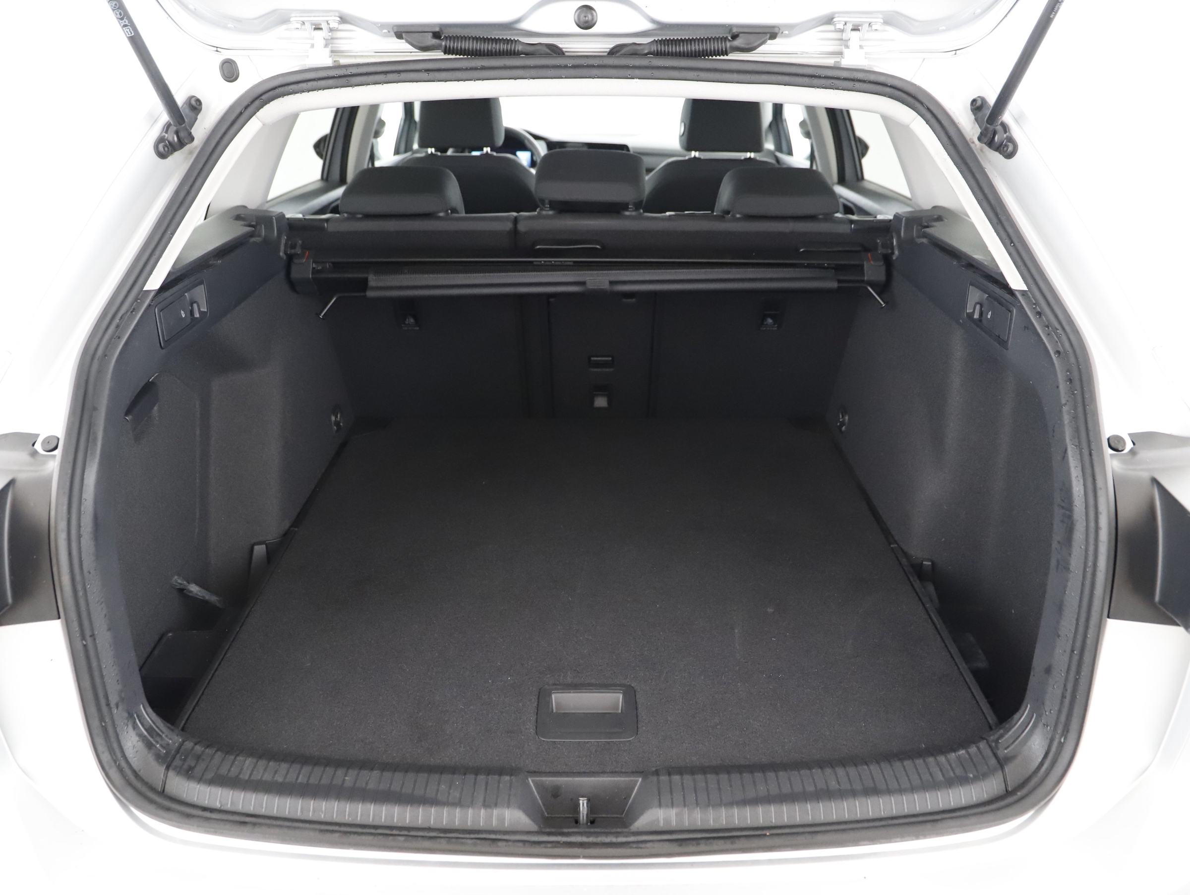 VW Golf VIII Variant 2.0 TDI Life | Bild 16 von 21