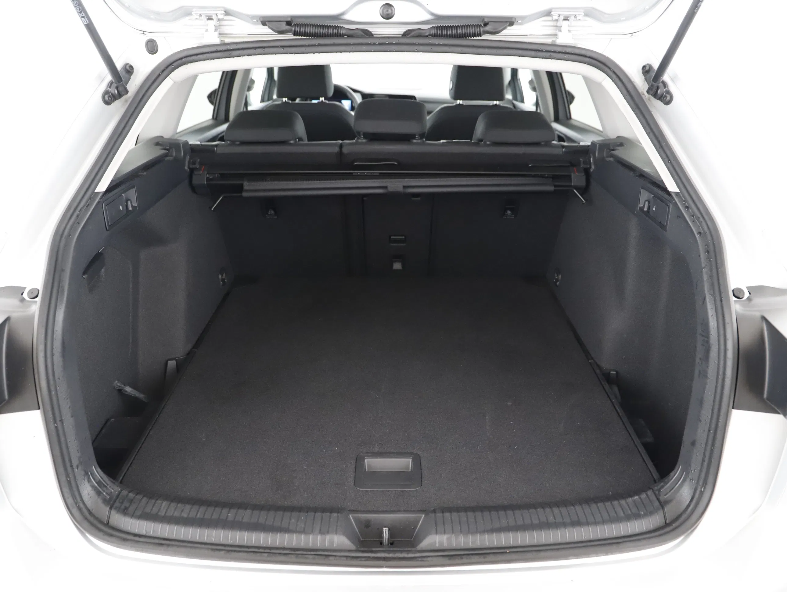 VW Golf VIII Variant 2.0 TDI Life | Bild 16 von 21