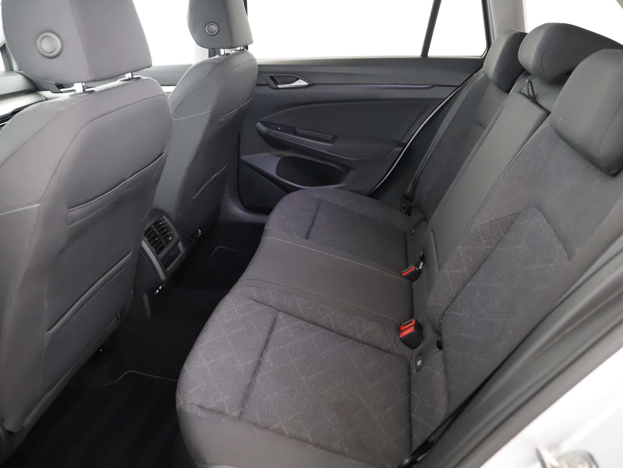 VW Golf VIII Variant 2.0 TDI Life | Bild 2 von 21