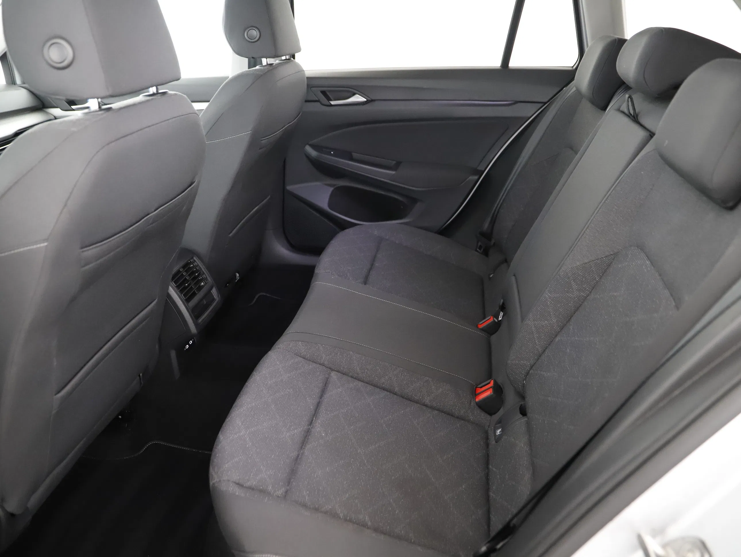 VW Golf VIII Variant 2.0 TDI Life | Bild 2 von 21