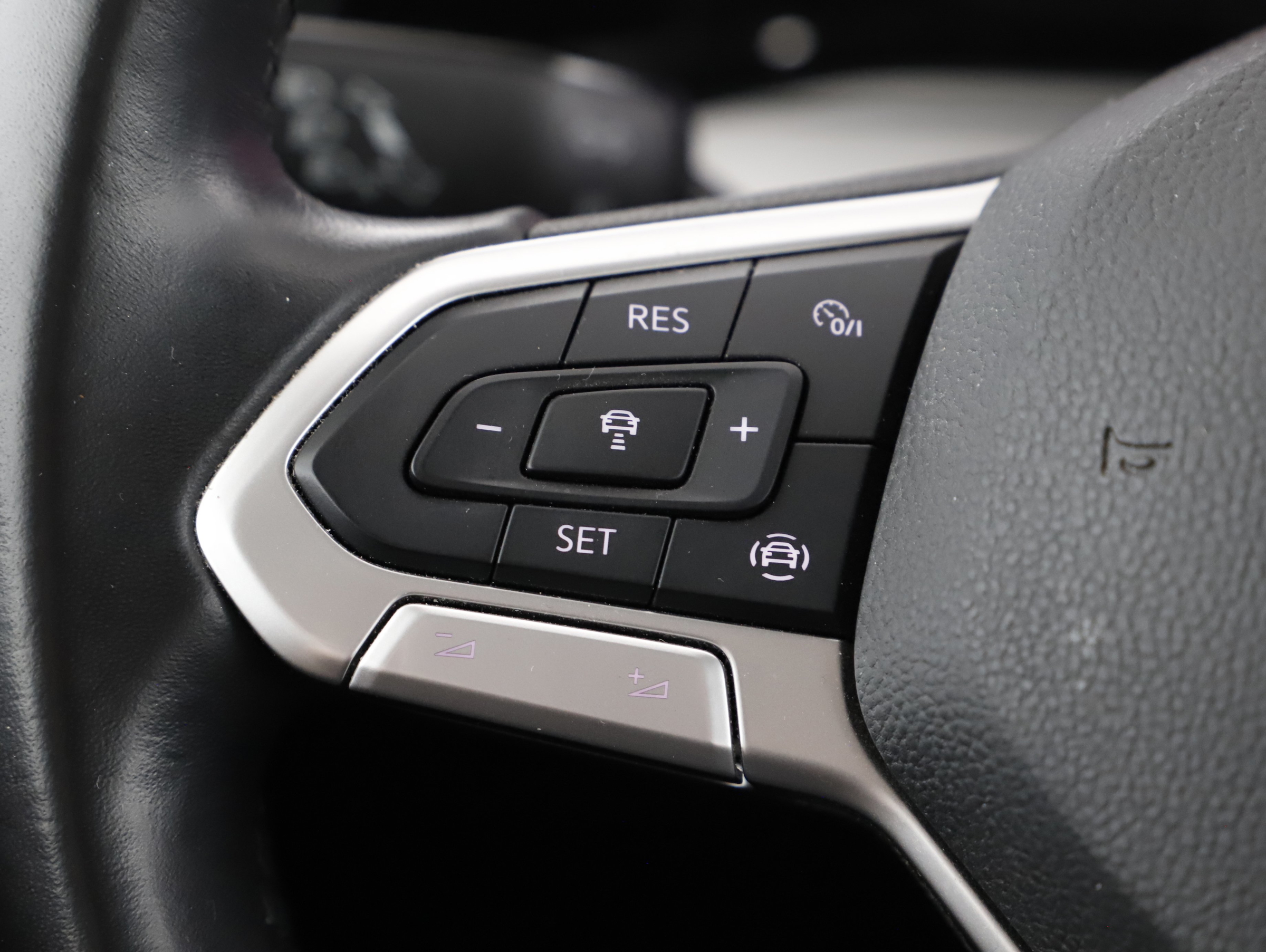 VW Golf VIII 2.0 TDI Life | Bild 11 von 31