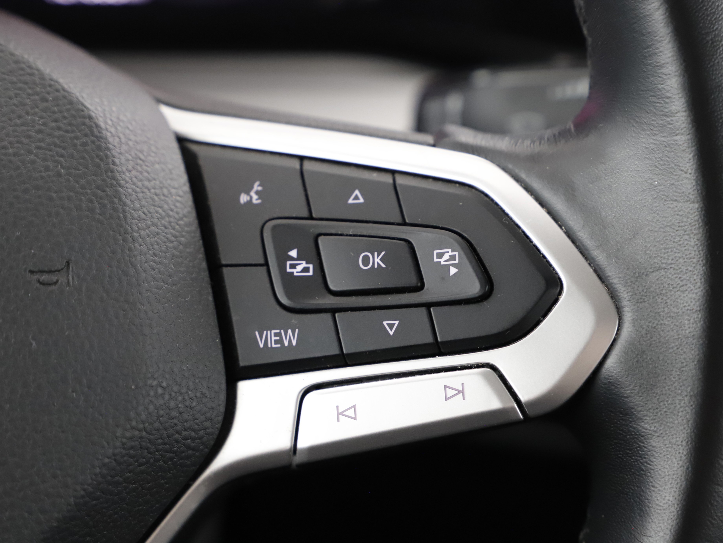 VW Golf VIII 2.0 TDI Life | Bild 12 von 31