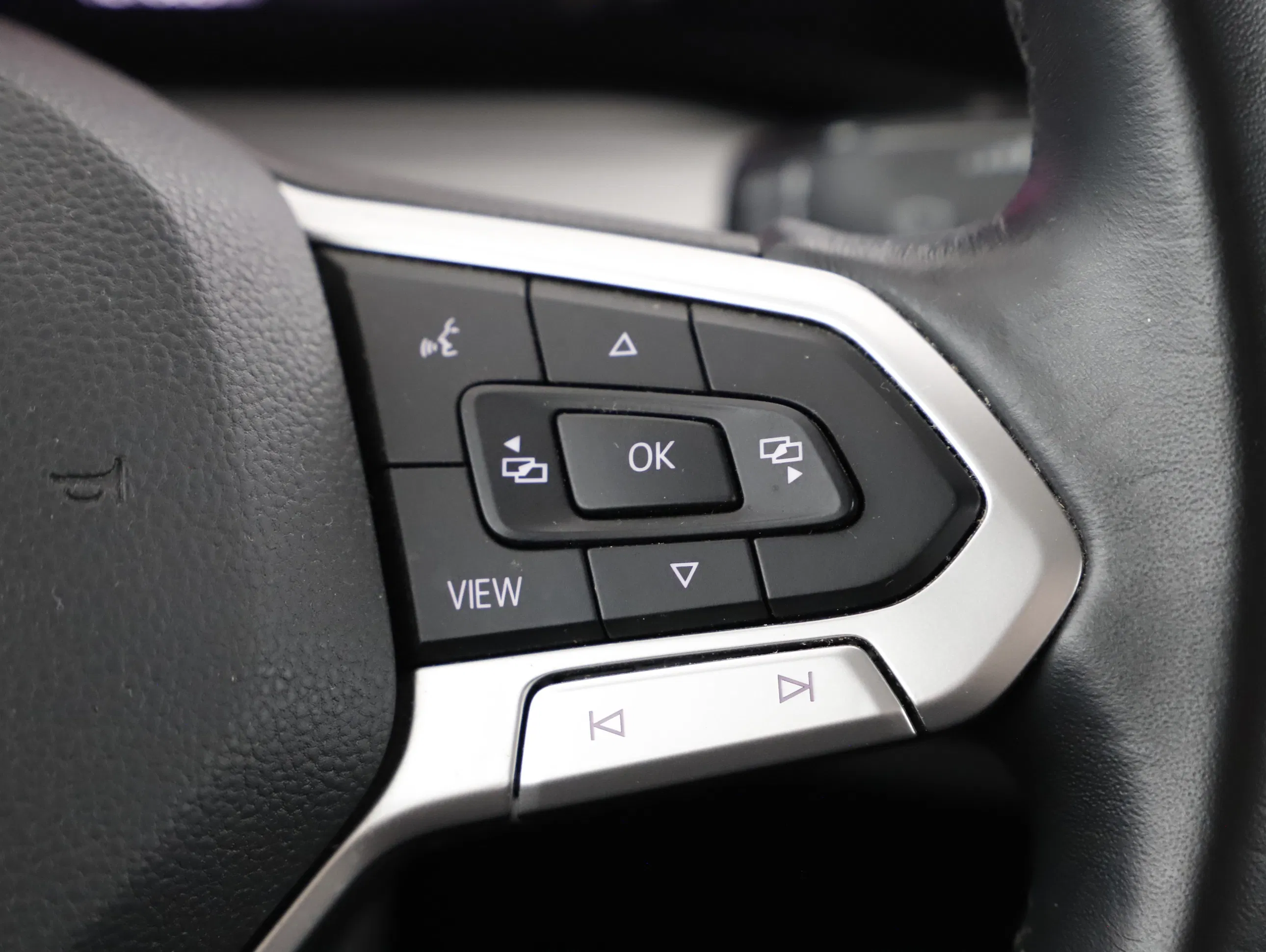 VW Golf VIII 2.0 TDI Life | Bild 12 von 31