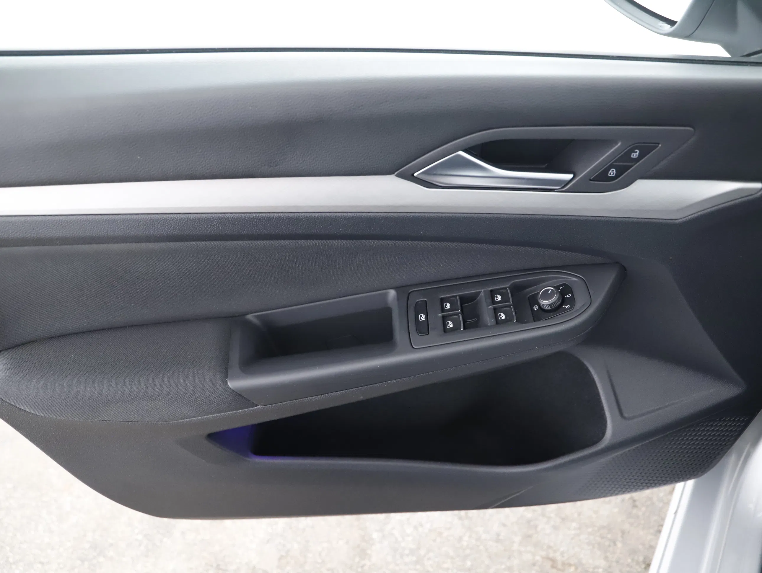 VW Golf VIII 2.0 TDI Life | Bild 14 von 31