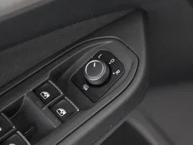 VW Golf VIII 2.0 TDI Life | Thumbnail 15 von 31