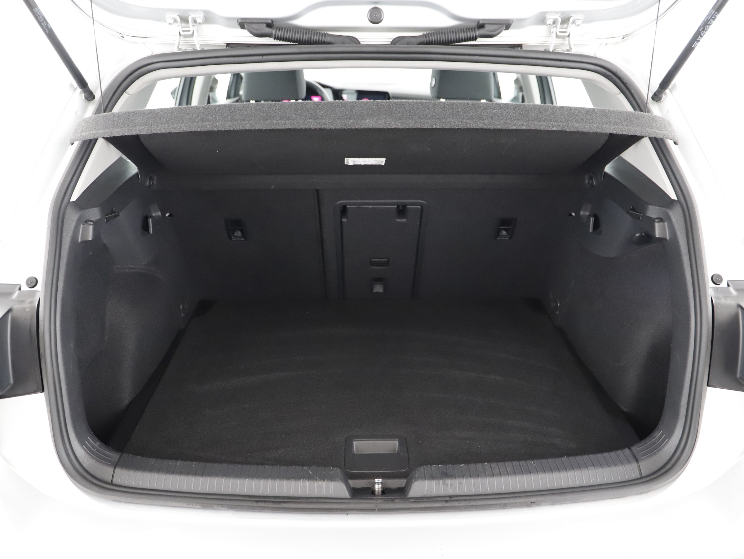 VW Golf VIII 2.0 TDI Life | Bild 16 von 31