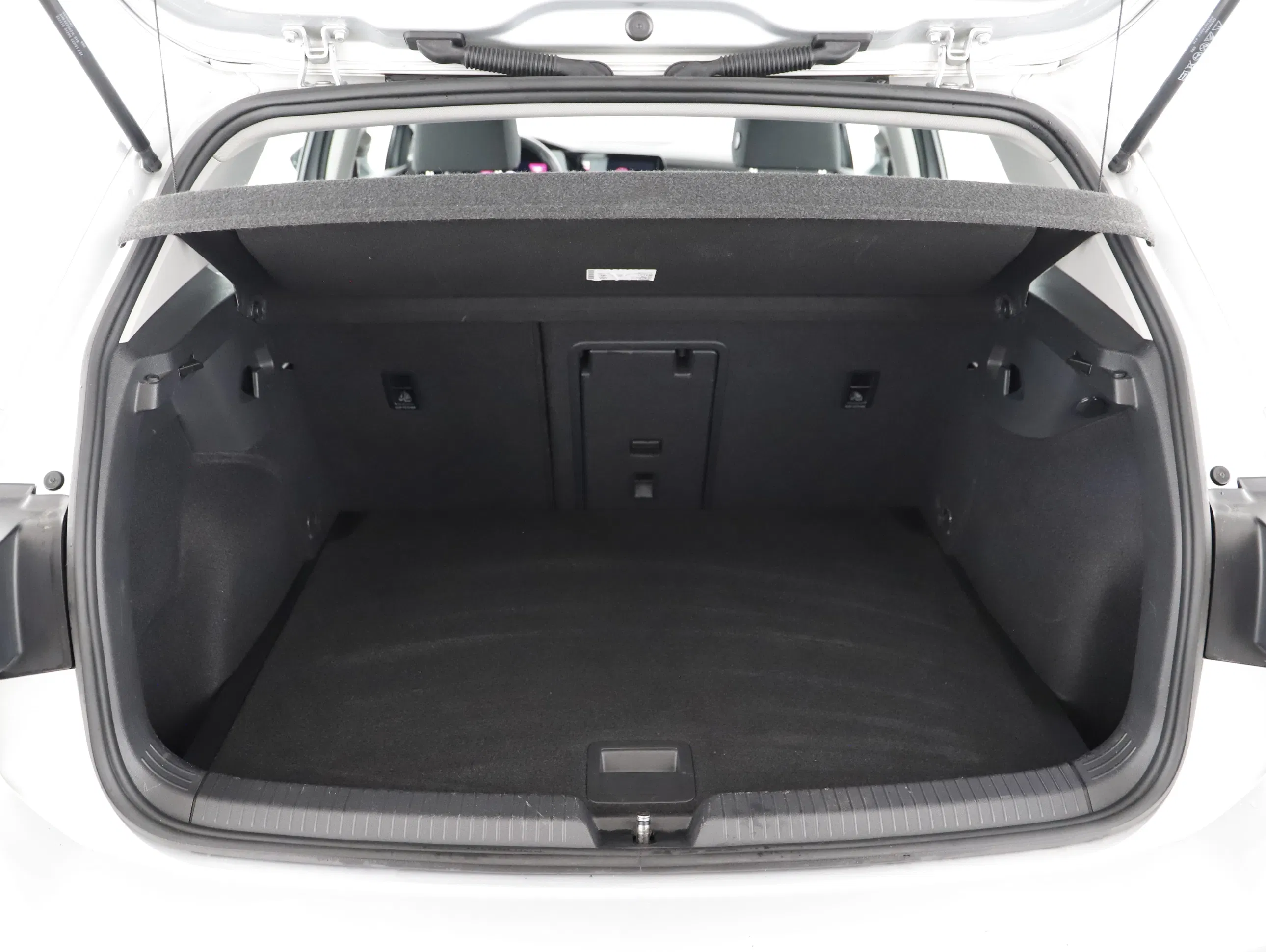 VW Golf VIII 2.0 TDI Life | Bild 16 von 31