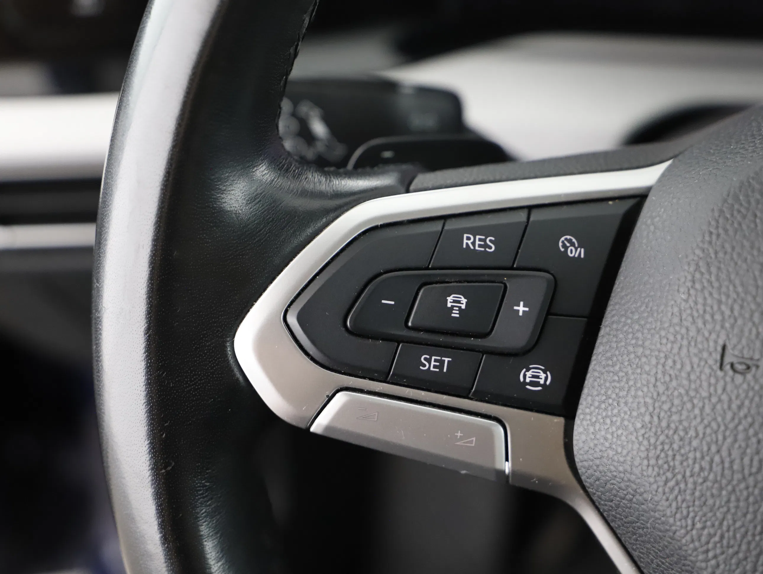 VW Golf VIII 2.0 TDI Life | Bild 18 von 28