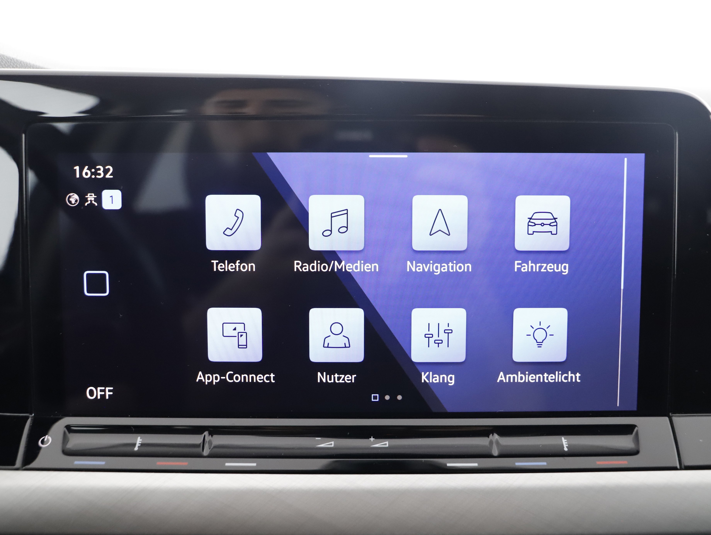 VW Golf VIII 2.0 TDI Life | Bild 21 von 28