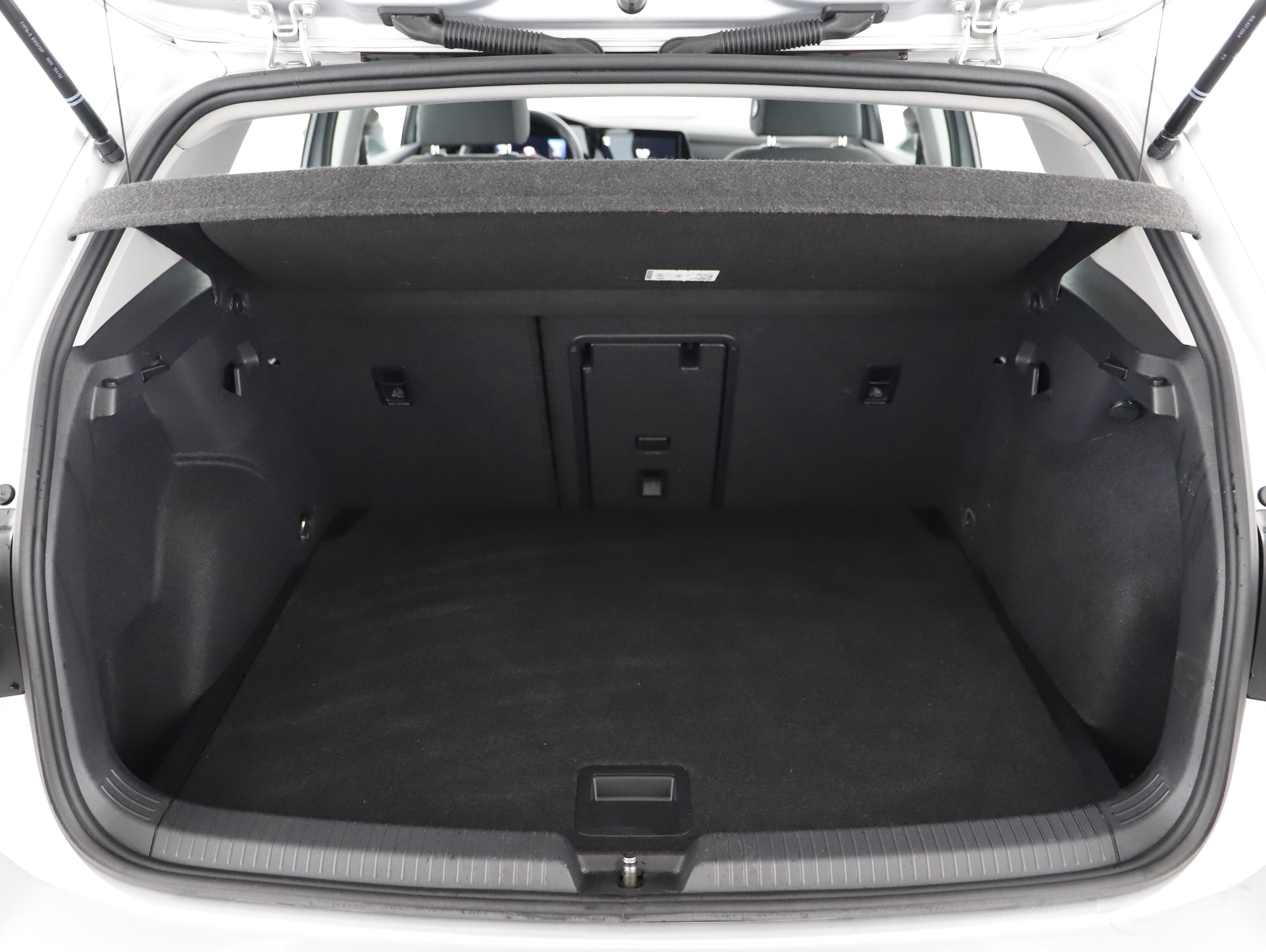 VW Golf VIII 2.0 TDI Life | Bild 20 von 22