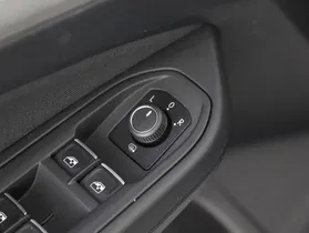 VW Golf VIII 2.0 TDI Life | Thumbnail 5 von 21