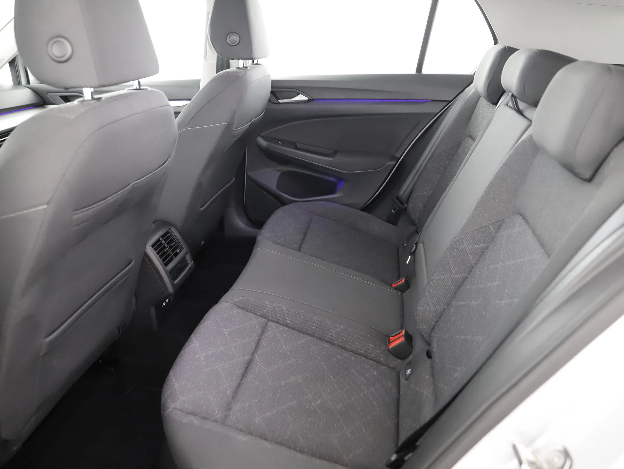 VW Golf VIII 2.0 TDI Life | Bild 18 von 21