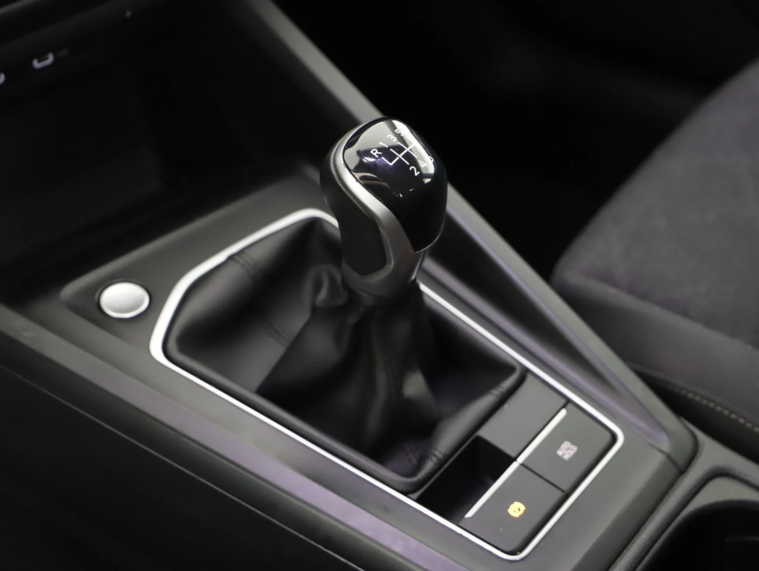 VW Golf VIII 2.0 TDI Life | Bild 17 von 21