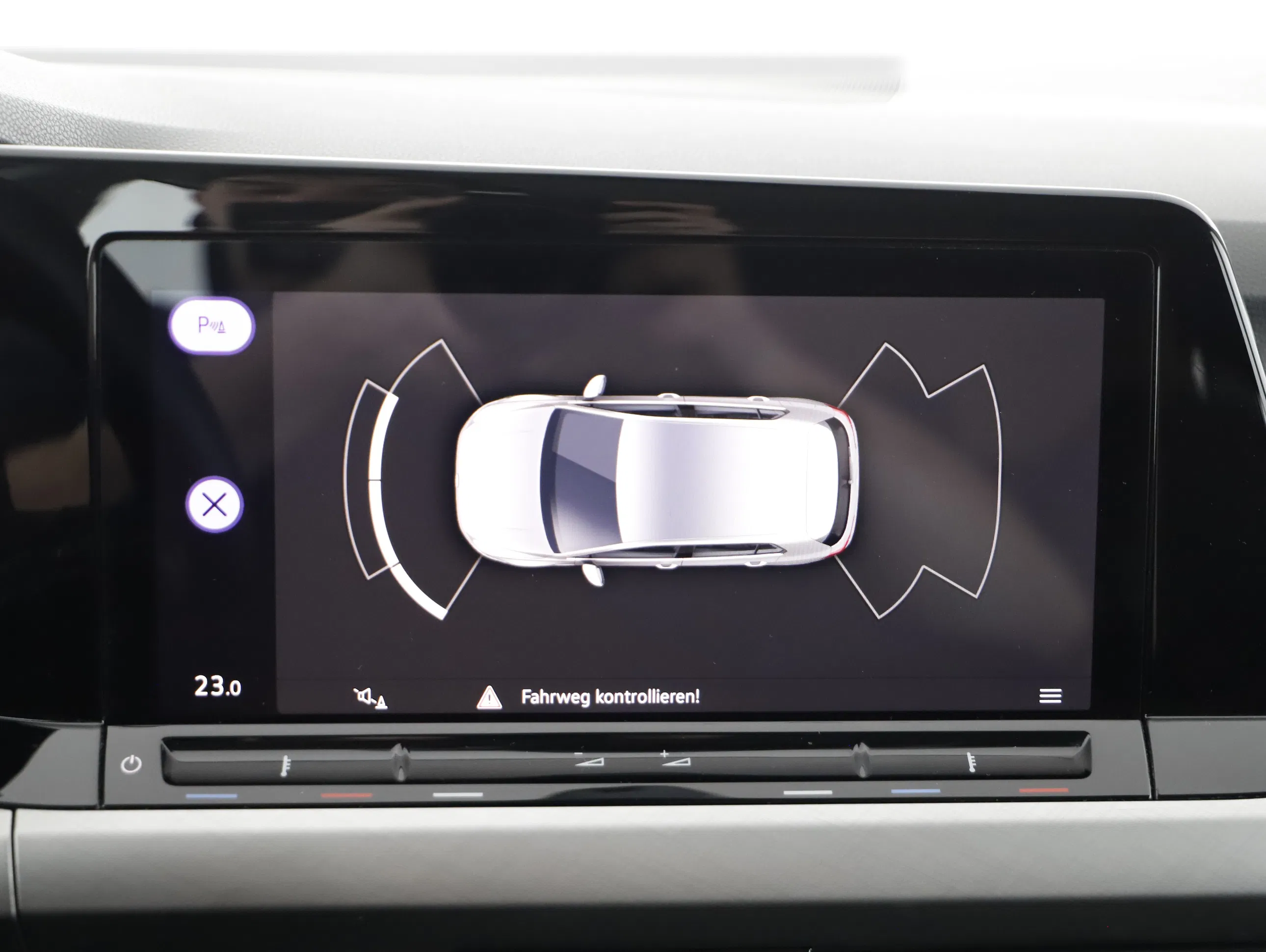 VW Golf VIII 2.0 TDI Life | Bild 15 von 21