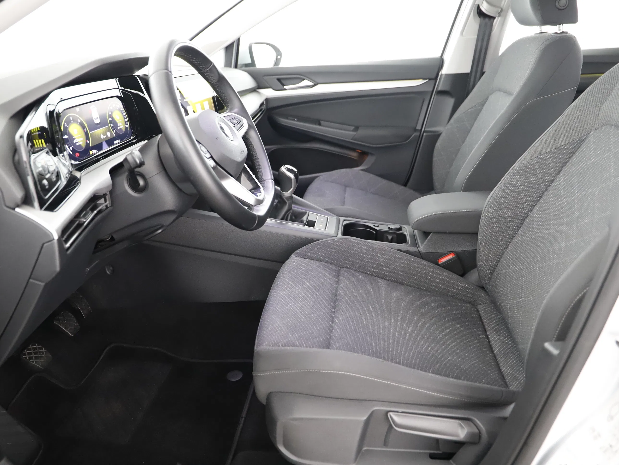 VW Golf VIII 2.0 TDI Life | Bild 7 von 20