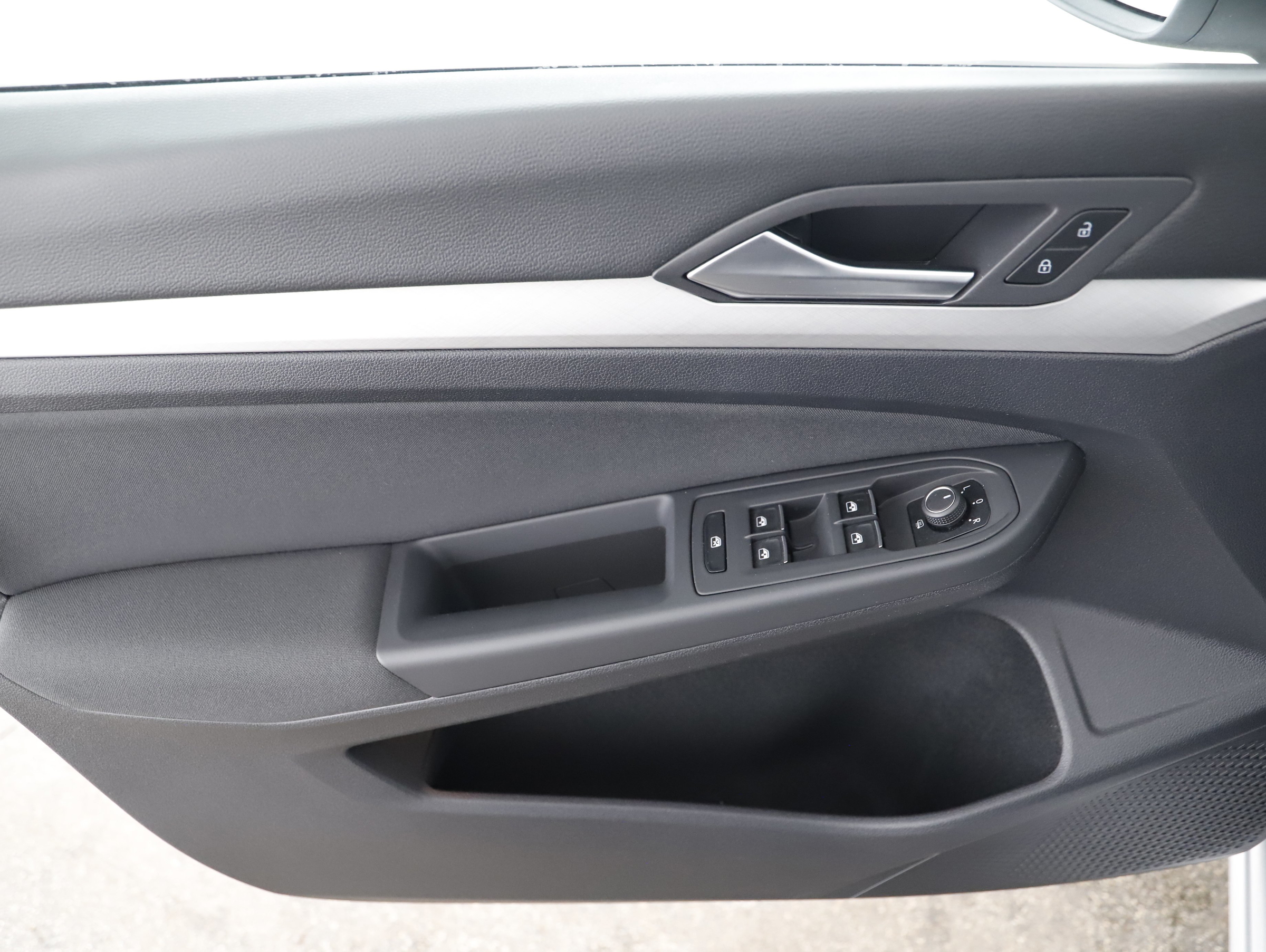 VW Golf VIII 2.0 TDI Life | Bild 4 von 20