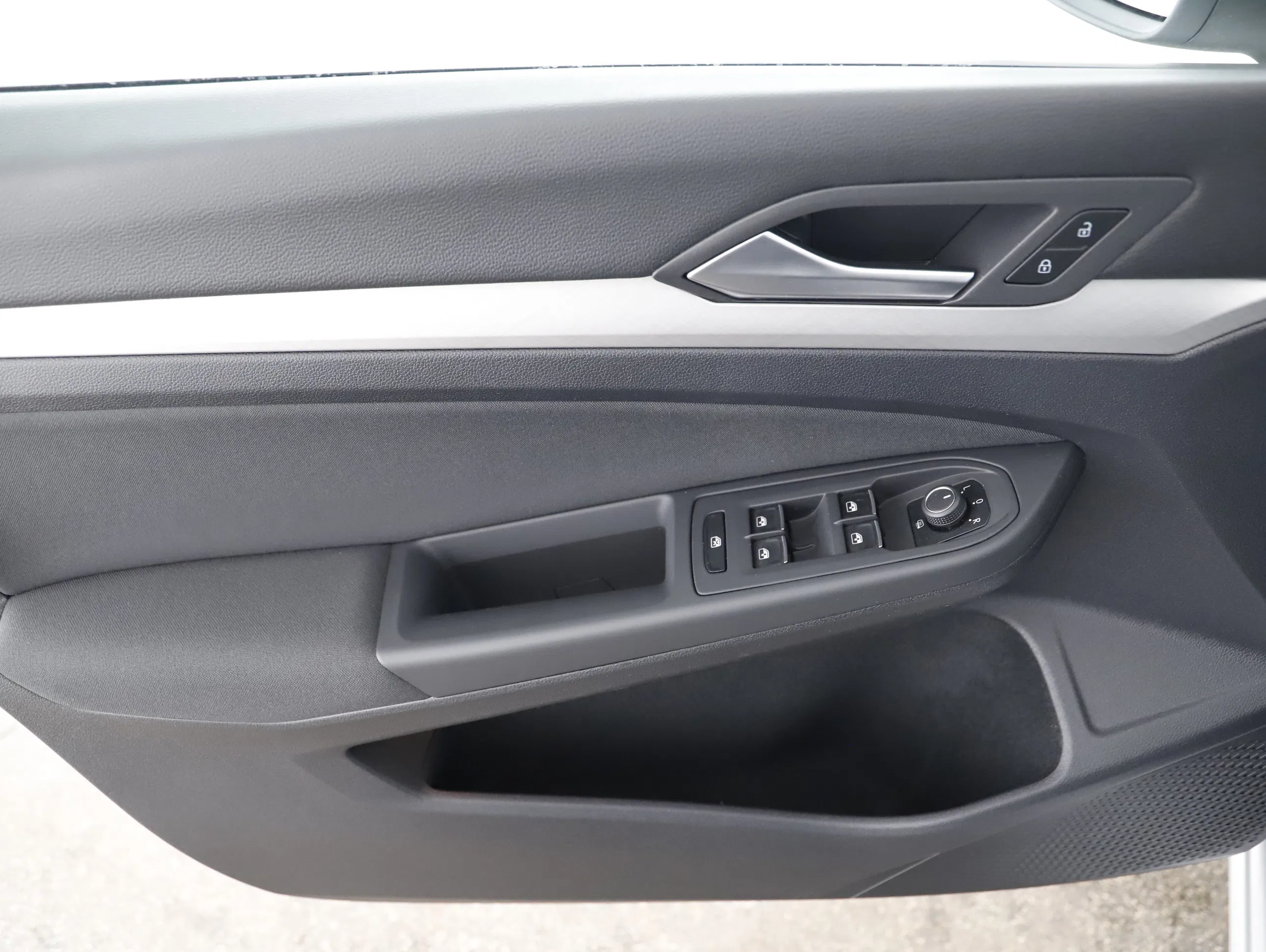 VW Golf VIII 2.0 TDI Life | Bild 4 von 20