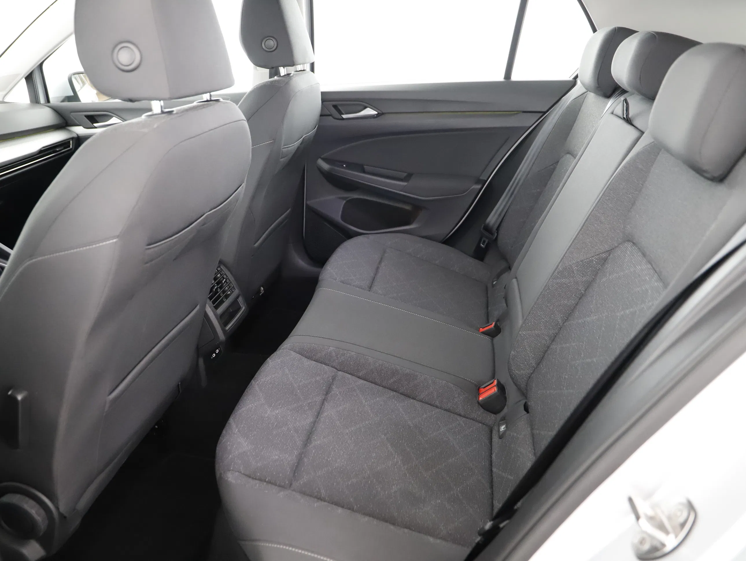 VW Golf VIII 2.0 TDI Life | Bild 18 von 20